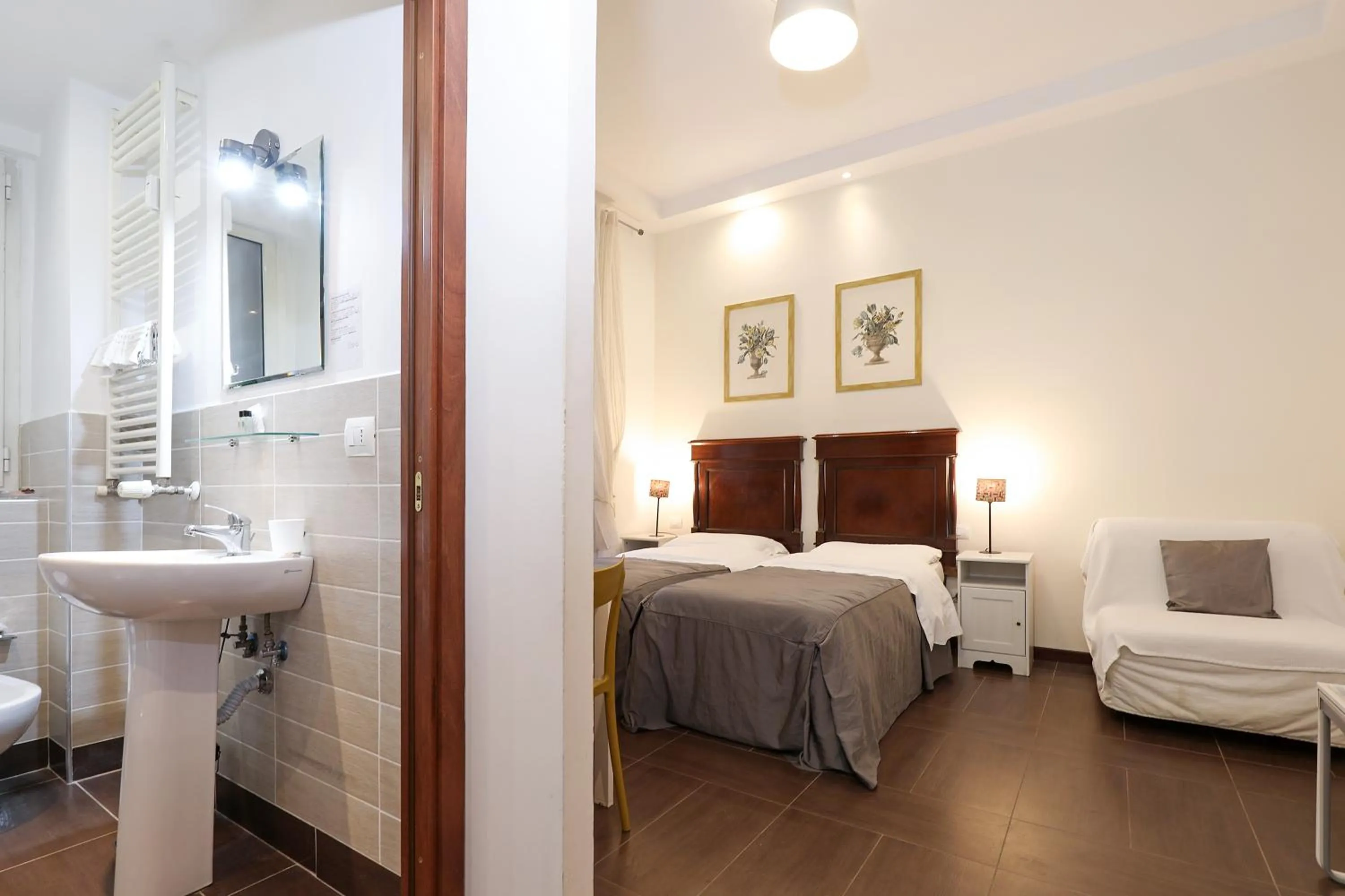 Bed in Maison Colosseo (Via dei Querceti 24)