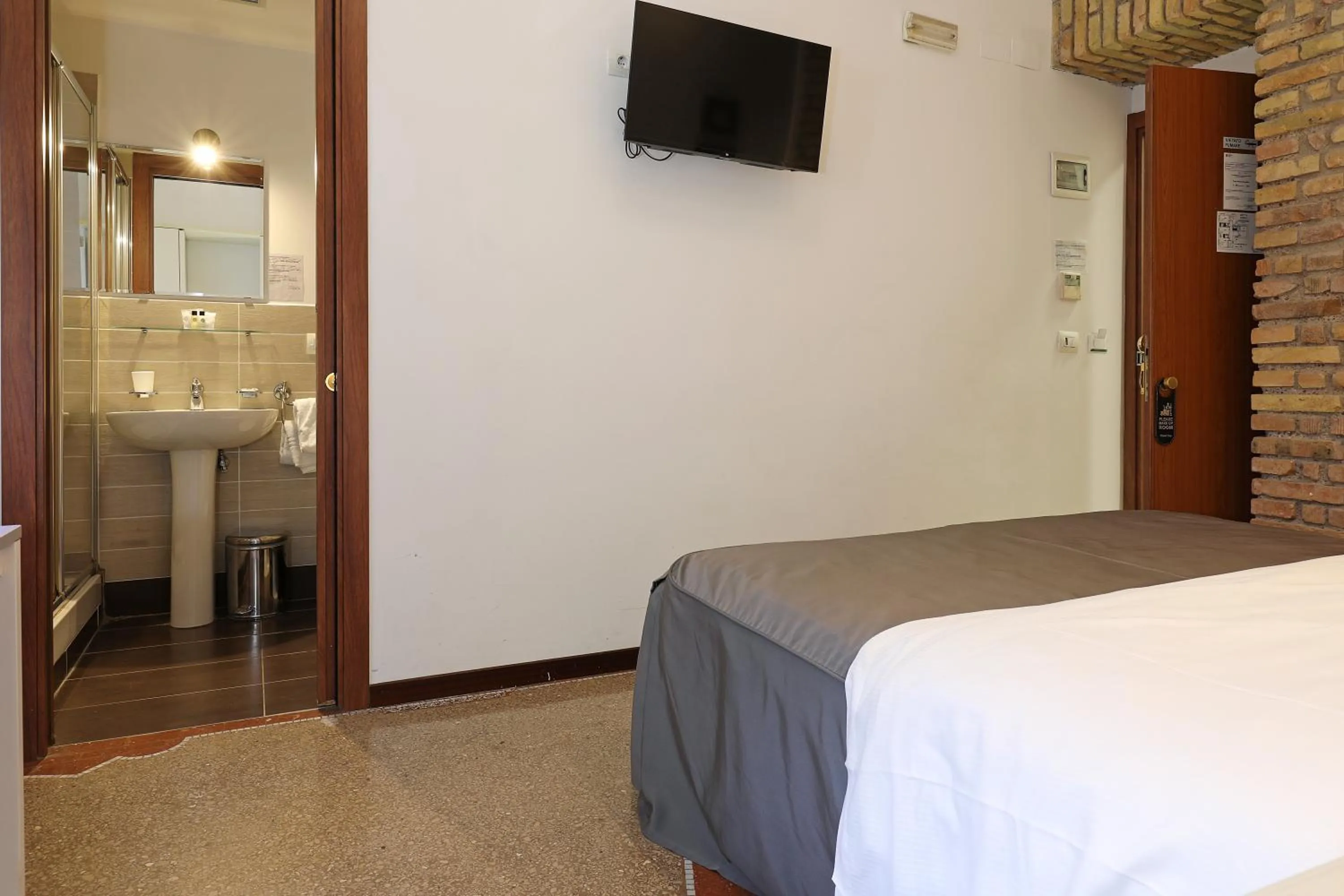 Bed in Maison Colosseo (Via dei Querceti 24)