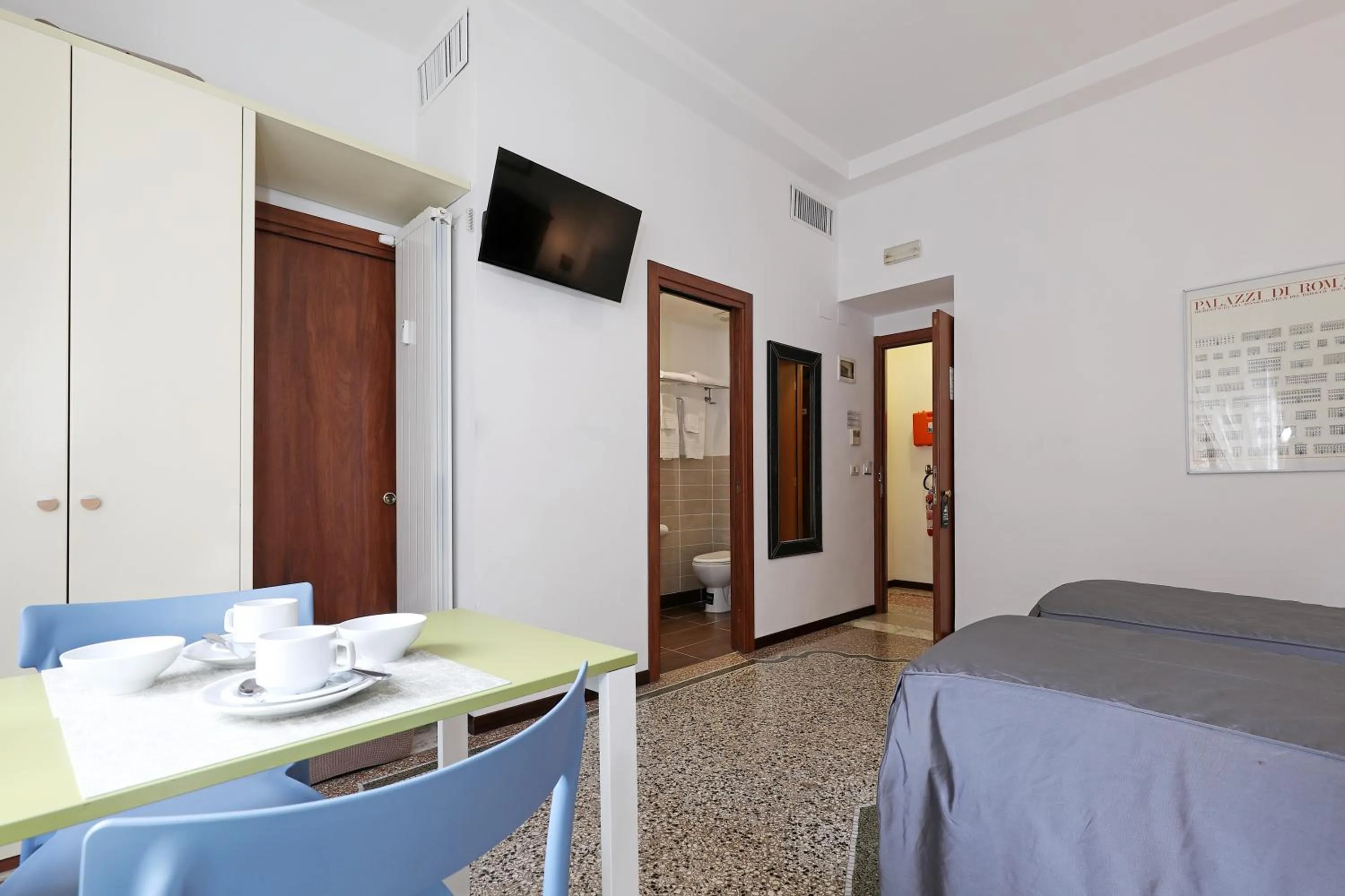 Bed in Maison Colosseo (Via dei Querceti 24)