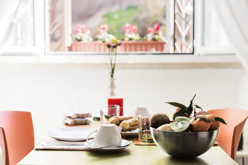 Coffee/tea facilities in Maison Colosseo (Via dei Querceti 24)