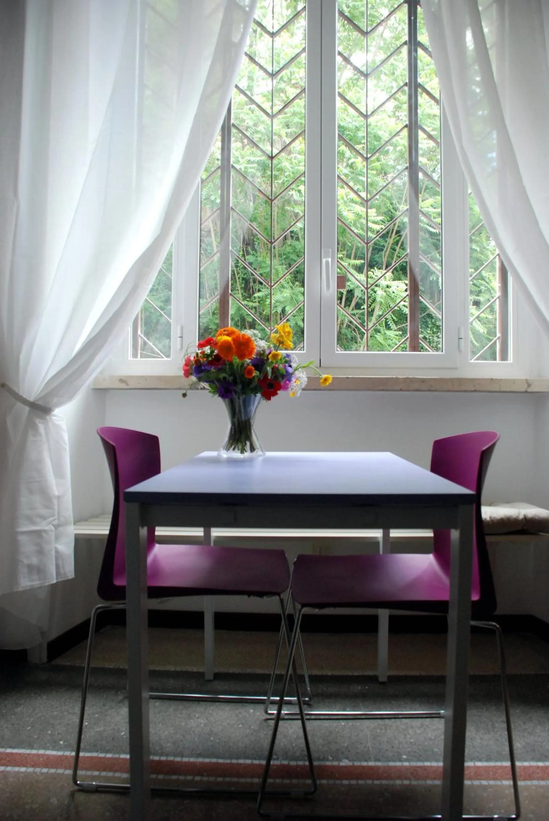 Decorative detail in Maison Colosseo (Via dei Querceti 24)