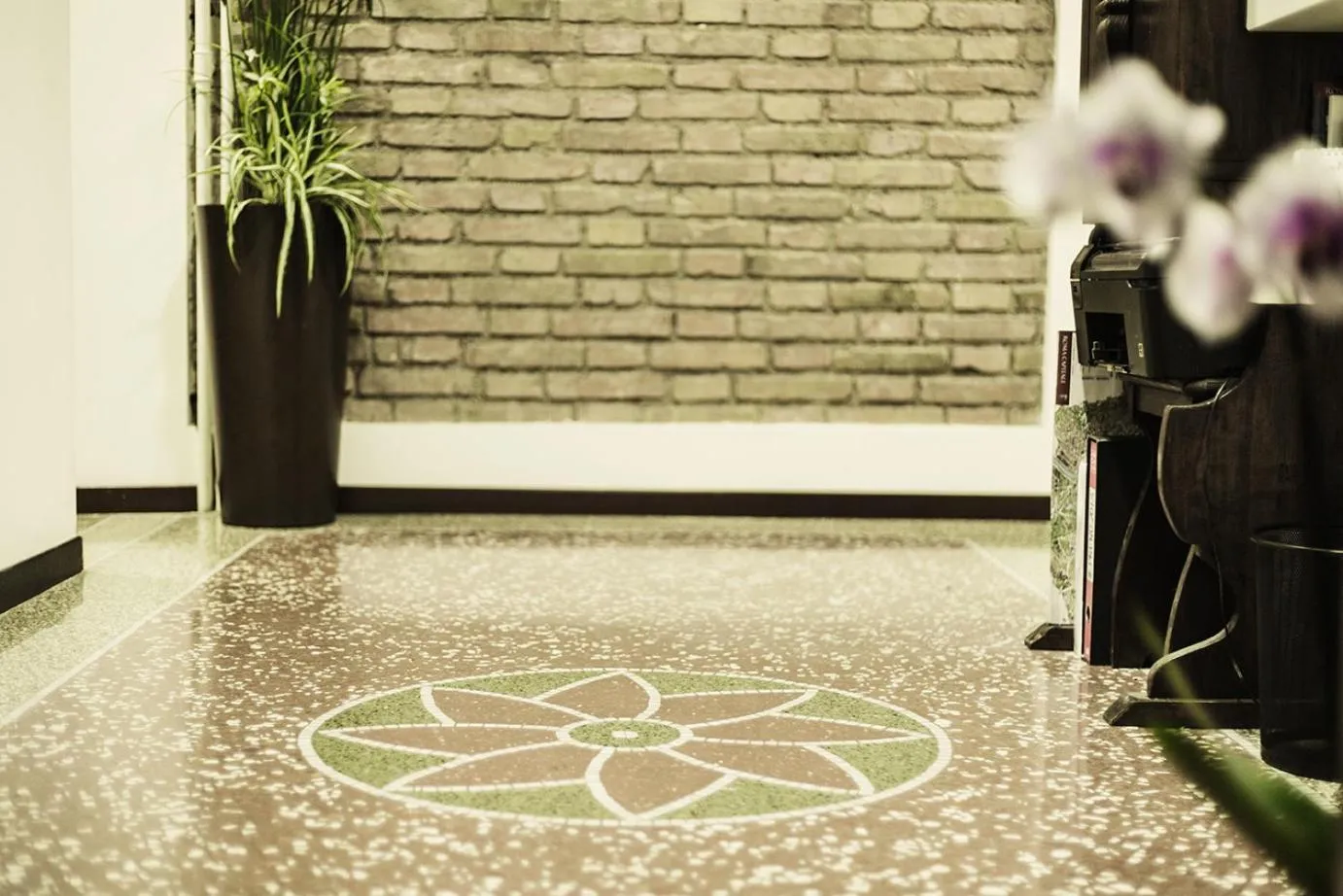 Decorative detail in Maison Colosseo (Via dei Querceti 24)