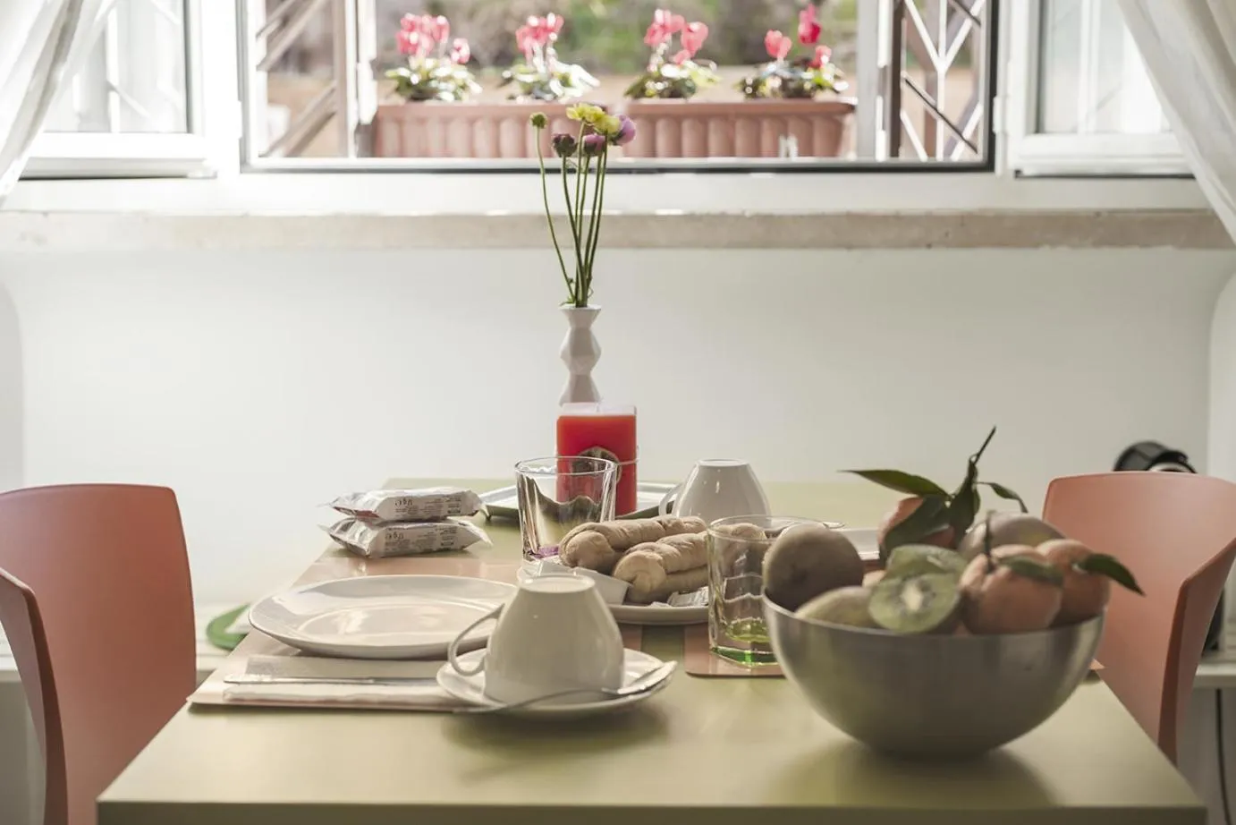 Food and drinks in Maison Colosseo (Via dei Querceti 24)