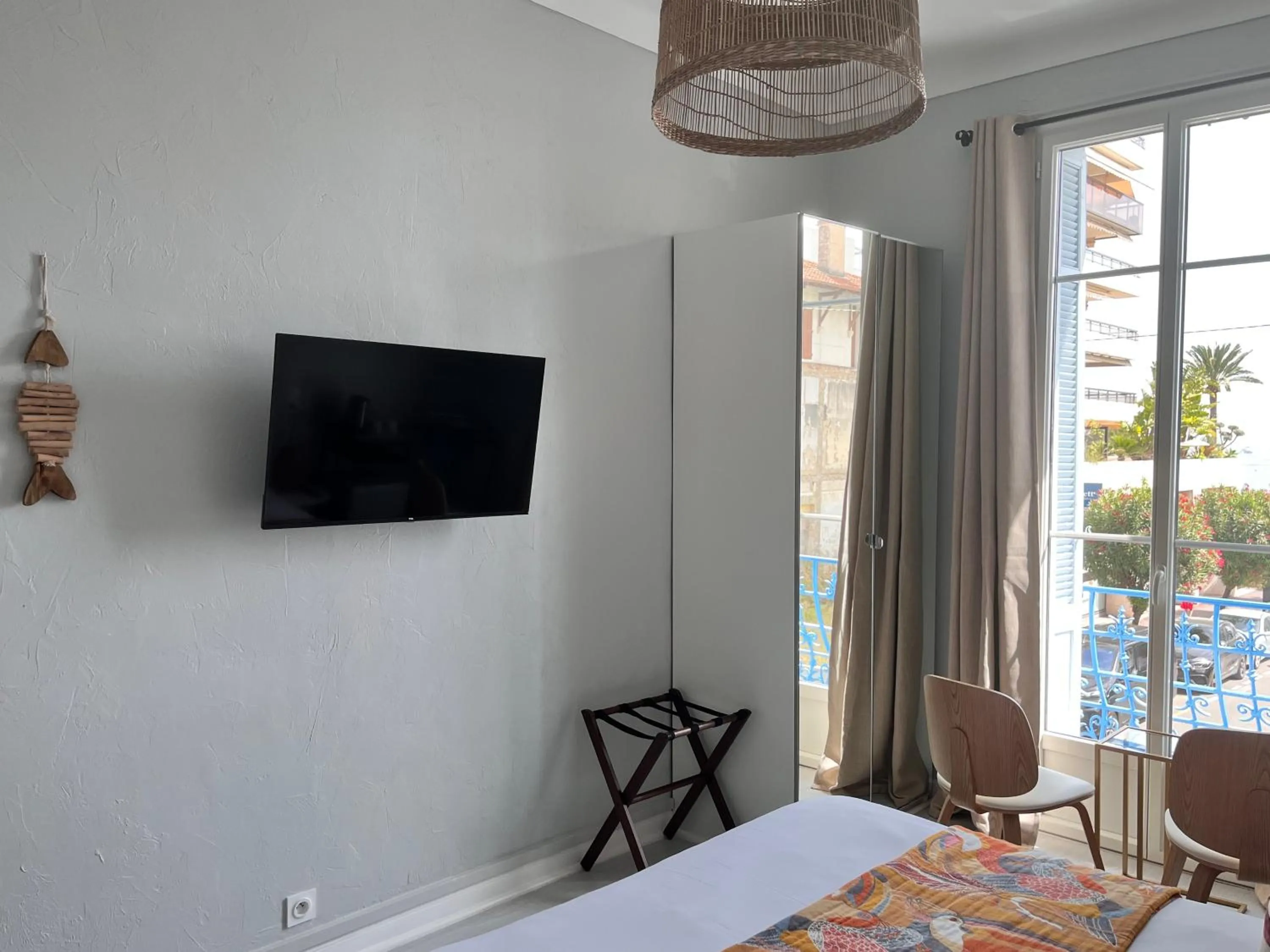 Bedroom, Bed in Hôtel Eden - La Baigneuse