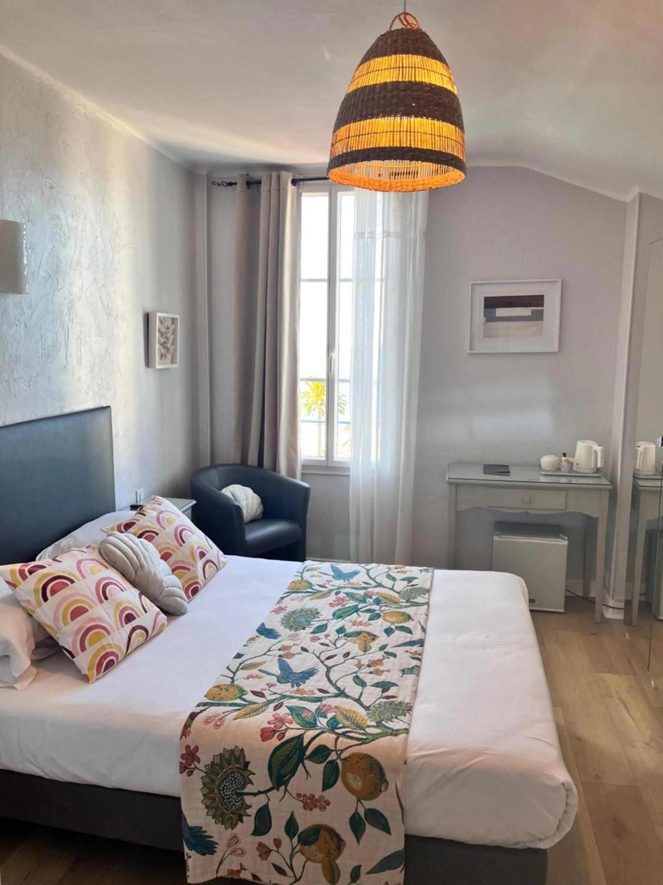 Bedroom, Bed in Hôtel Eden - La Baigneuse