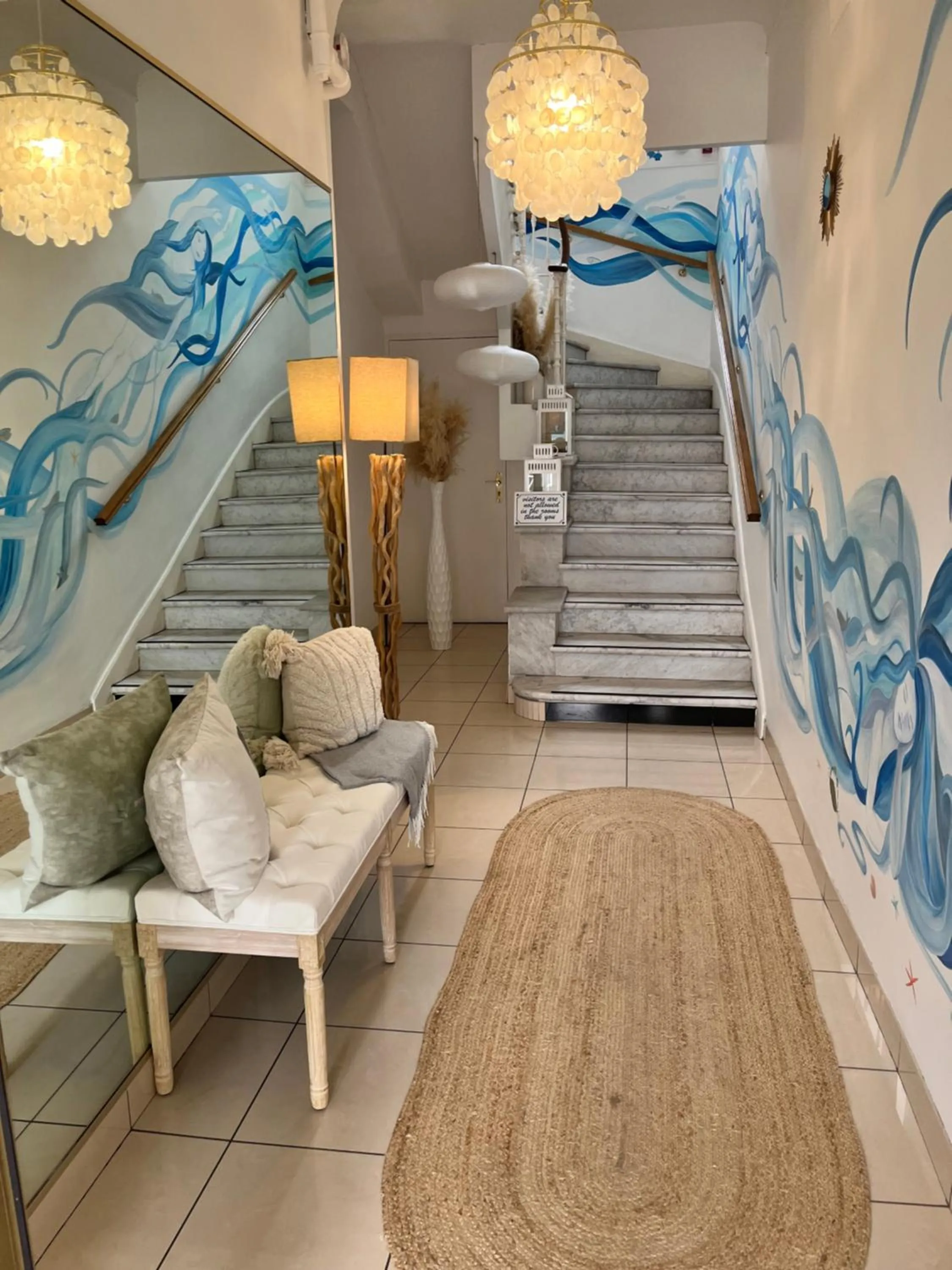 Lobby or reception in Hôtel Eden - La Baigneuse