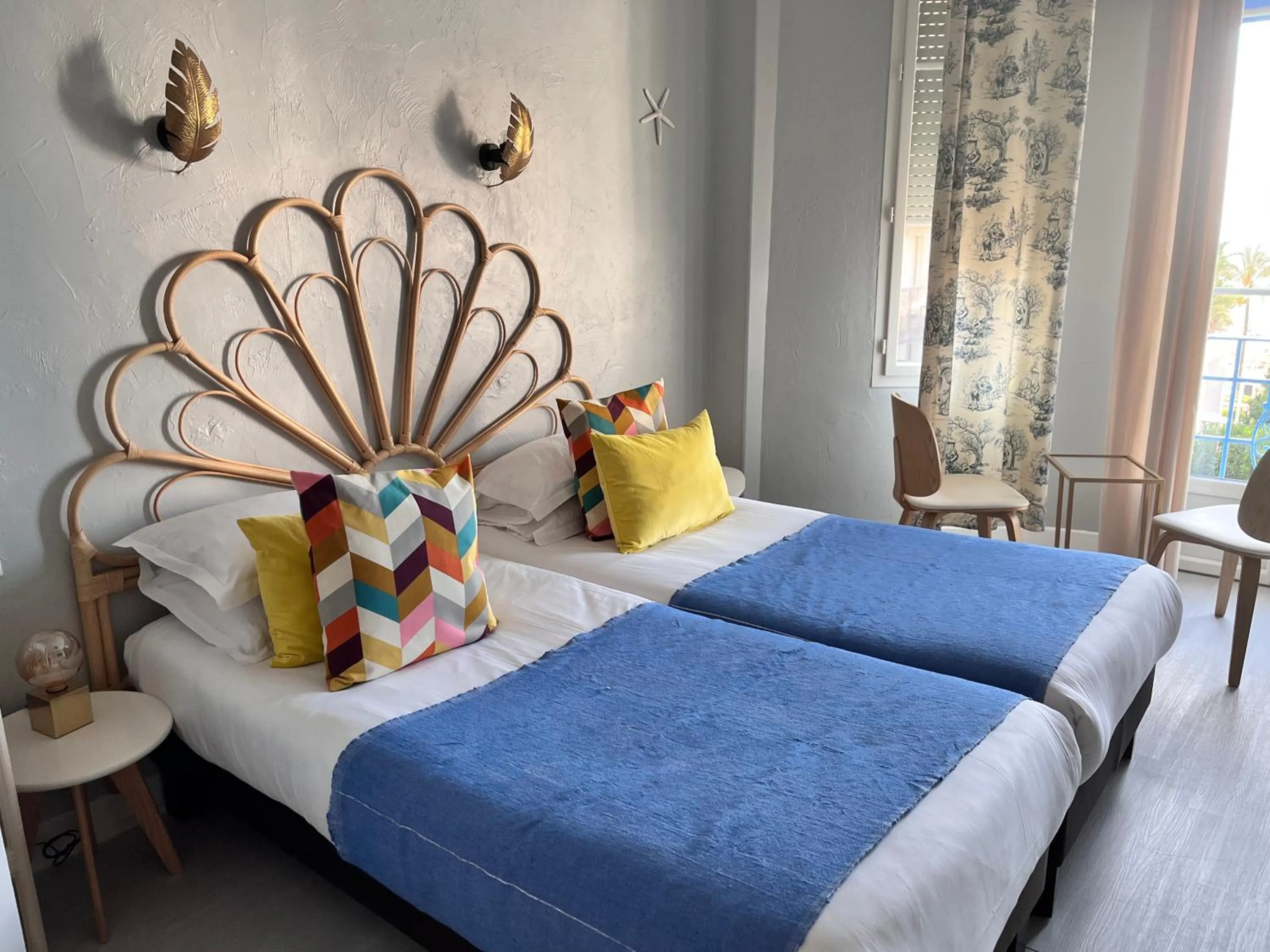 Bedroom, Bed in Hôtel Eden - La Baigneuse