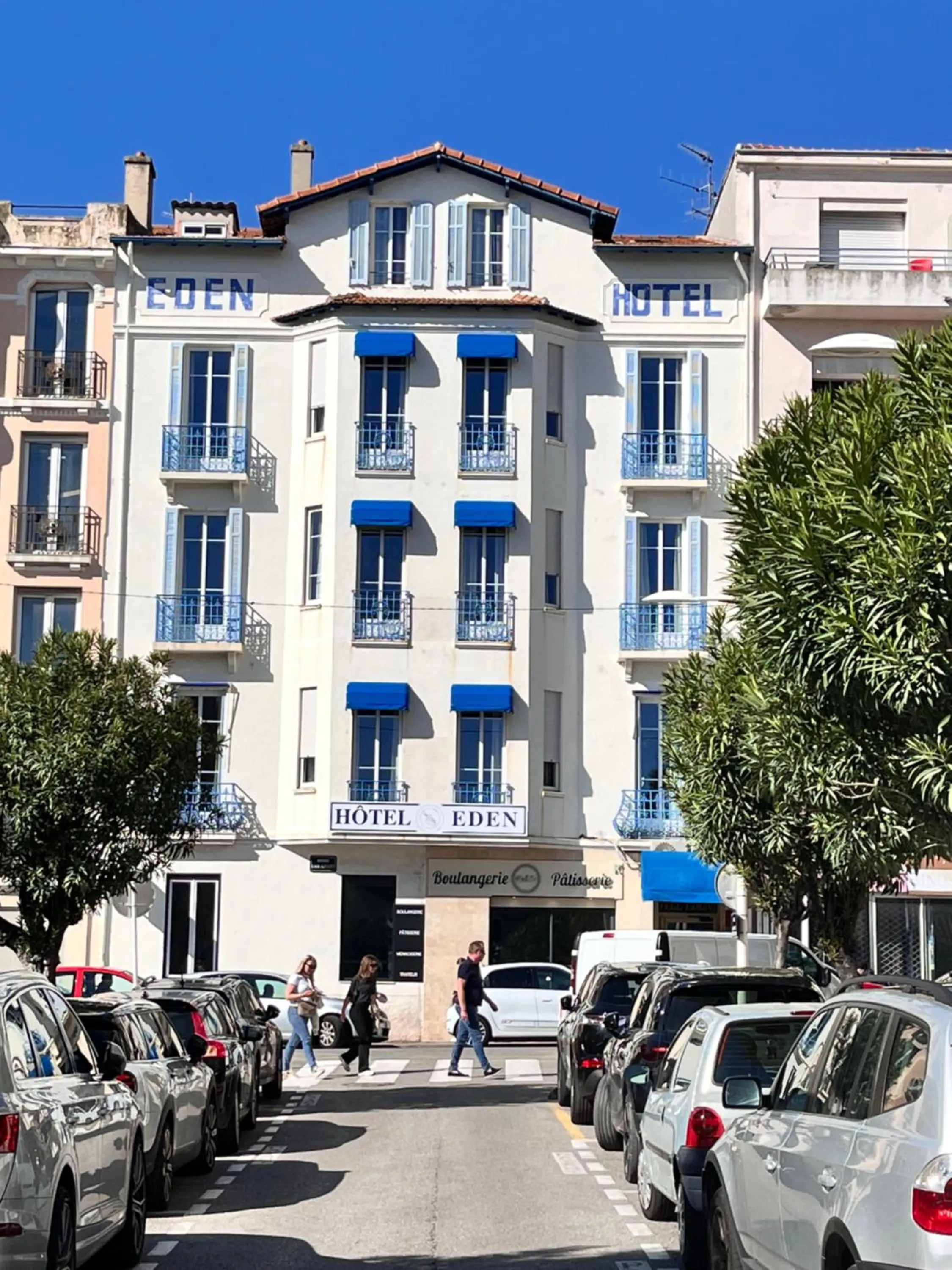 Property building in Hôtel Eden - La Baigneuse