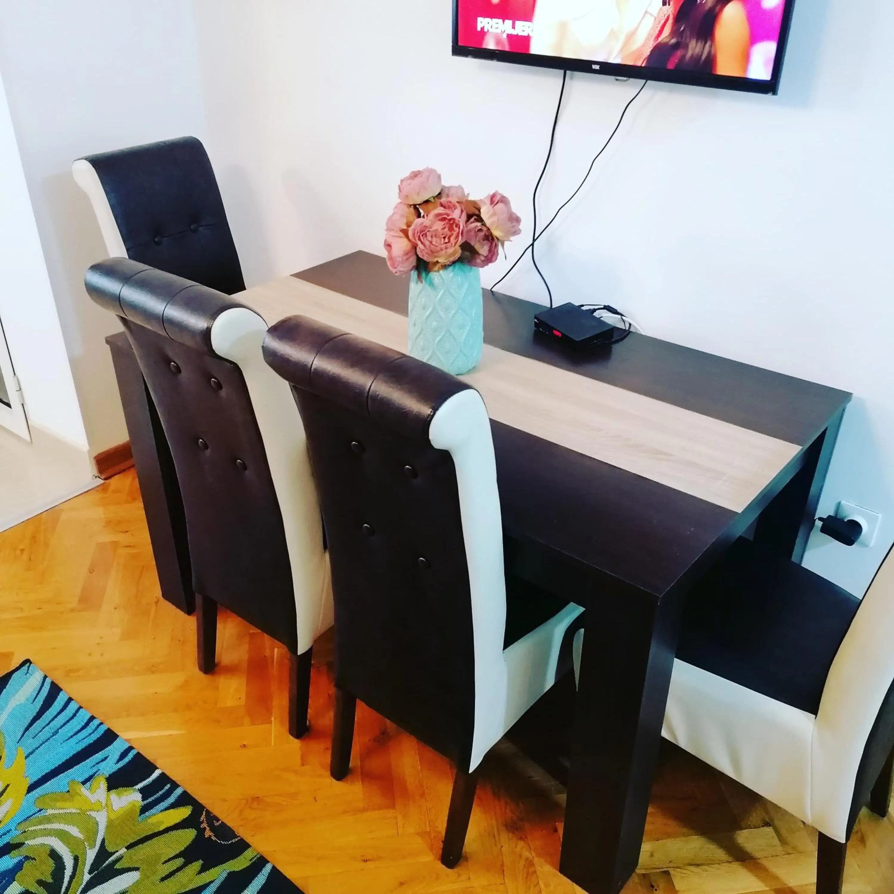 TV and multimedia in Marina Jacuzzi Apartment free parking