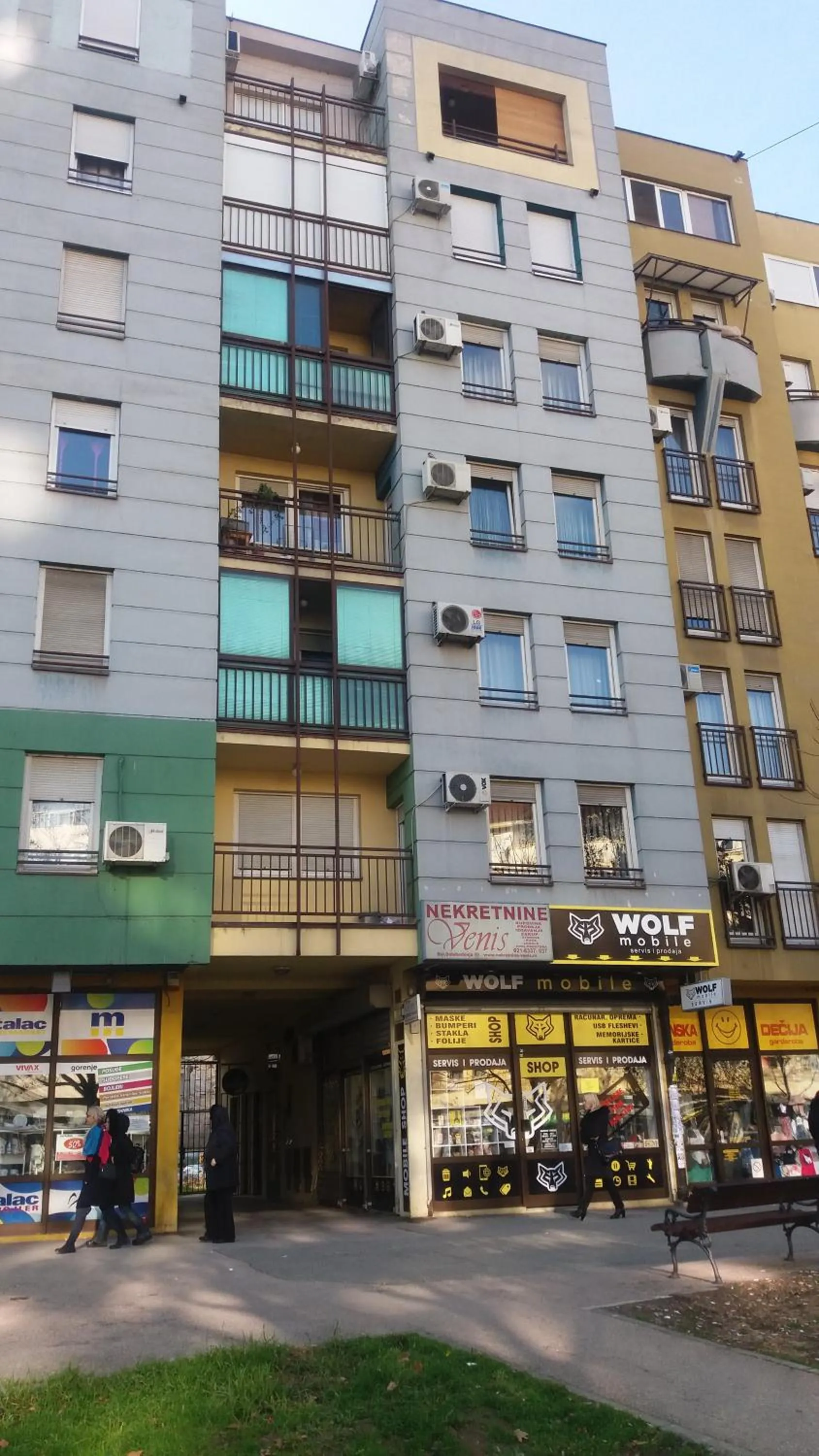 Property building in Marina Jacuzzi Apartment free parking