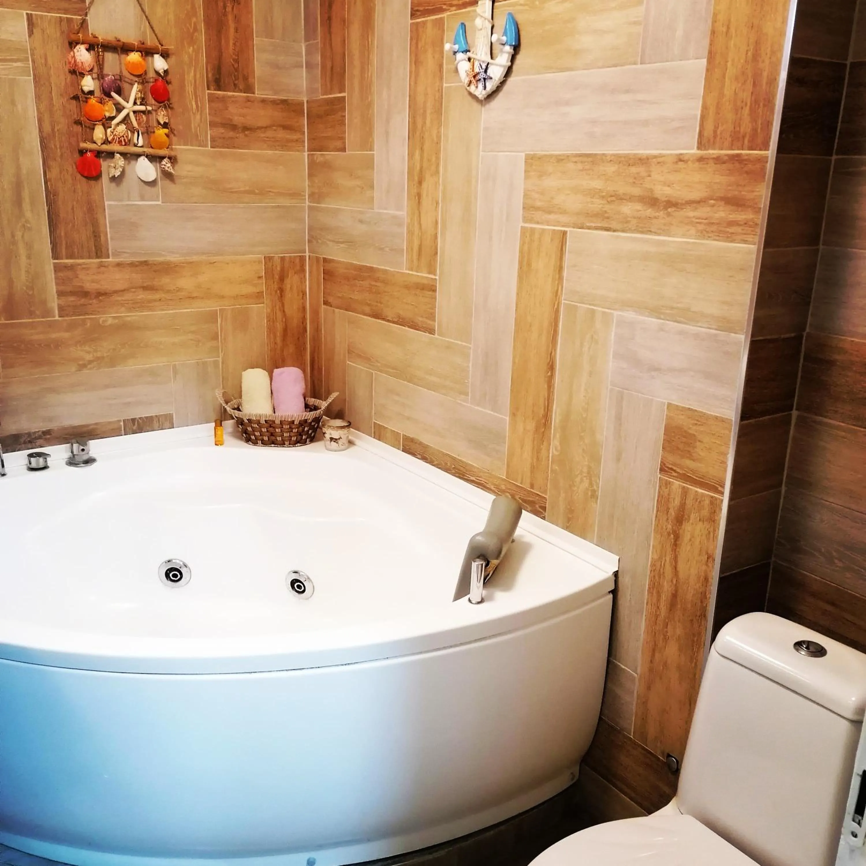 Hot Tub in Marina Jacuzzi Apartment free parking