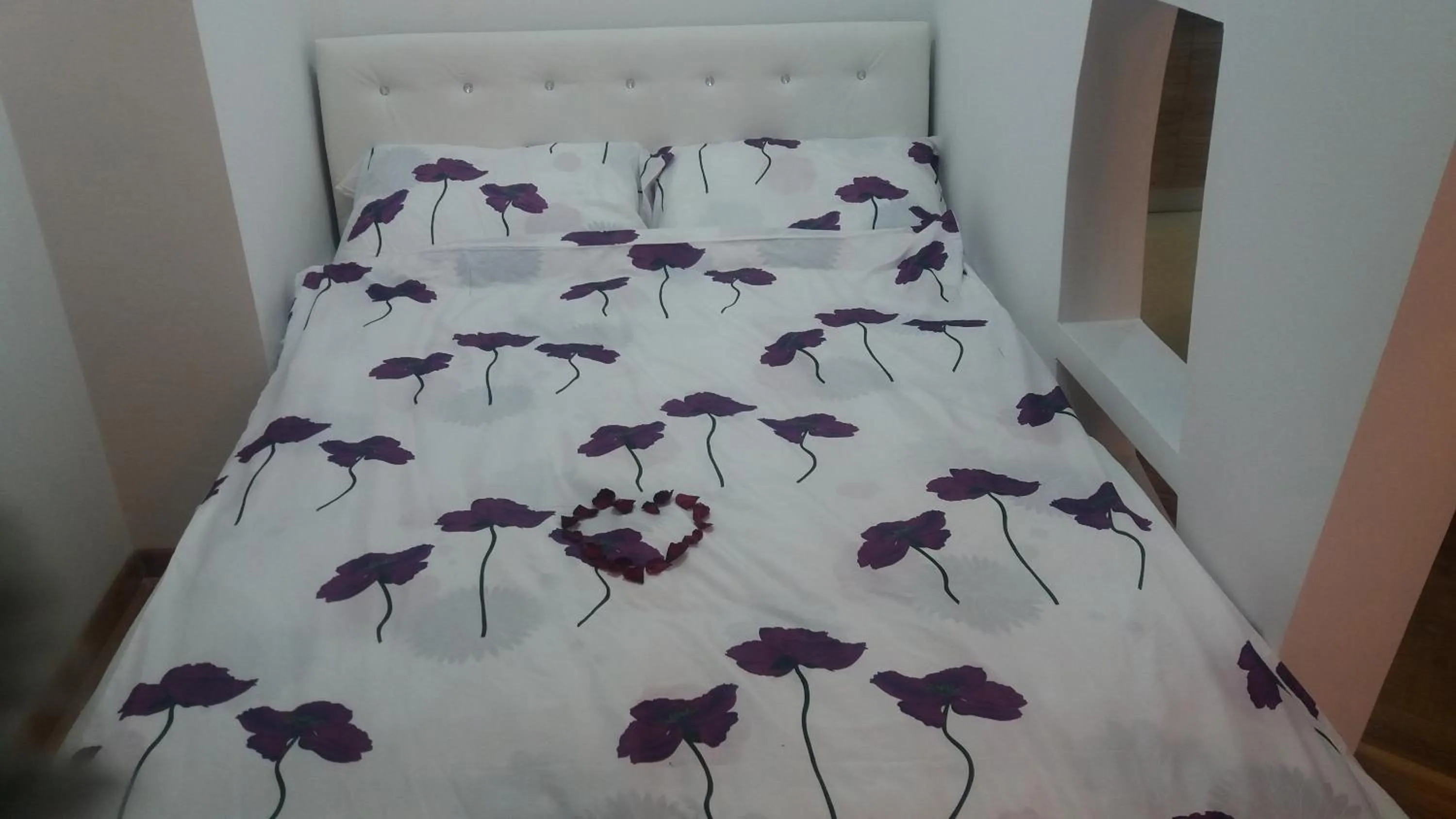 Bed in Marina Jacuzzi Apartment free parking