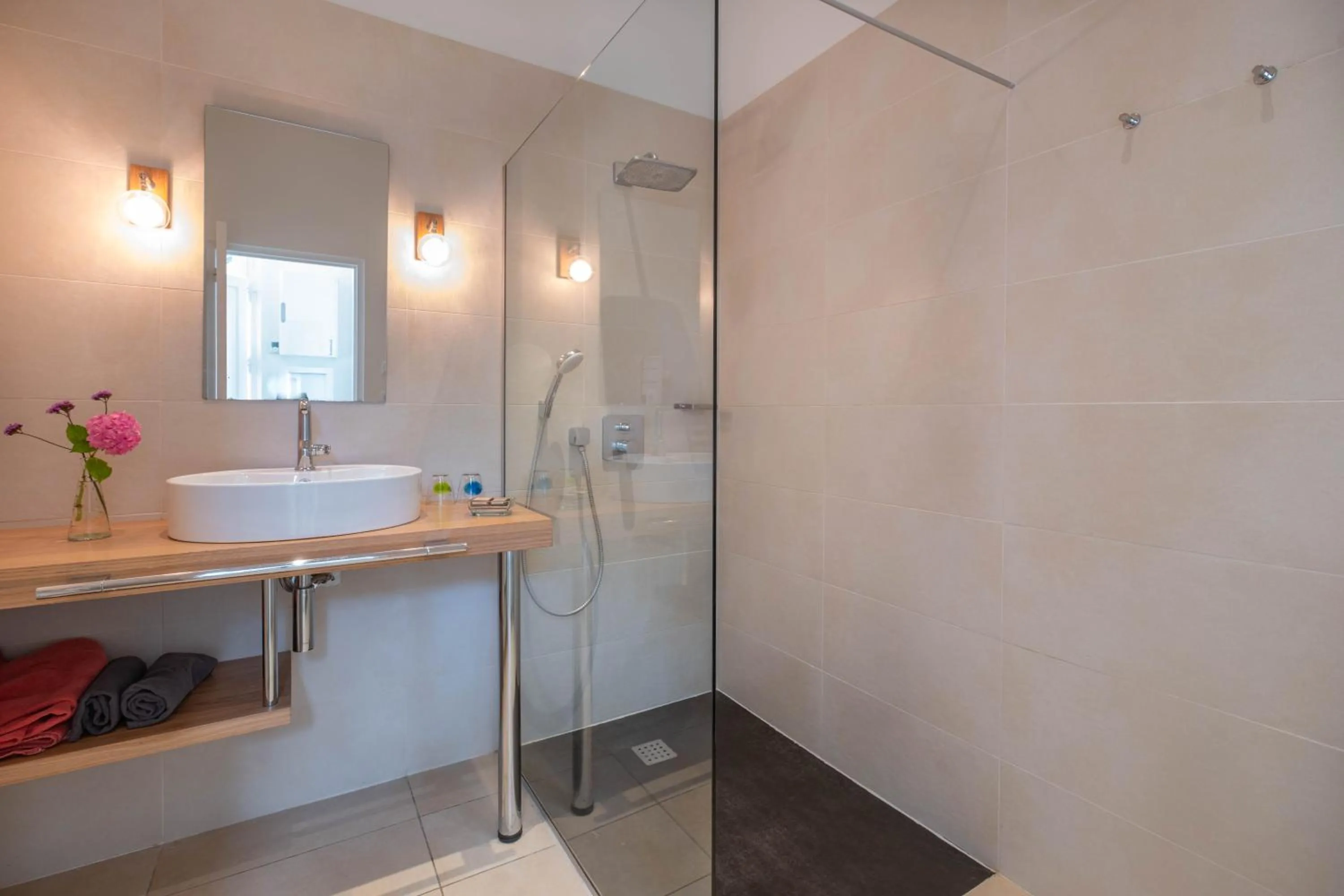 Shower in Château de Nazelles Amboise