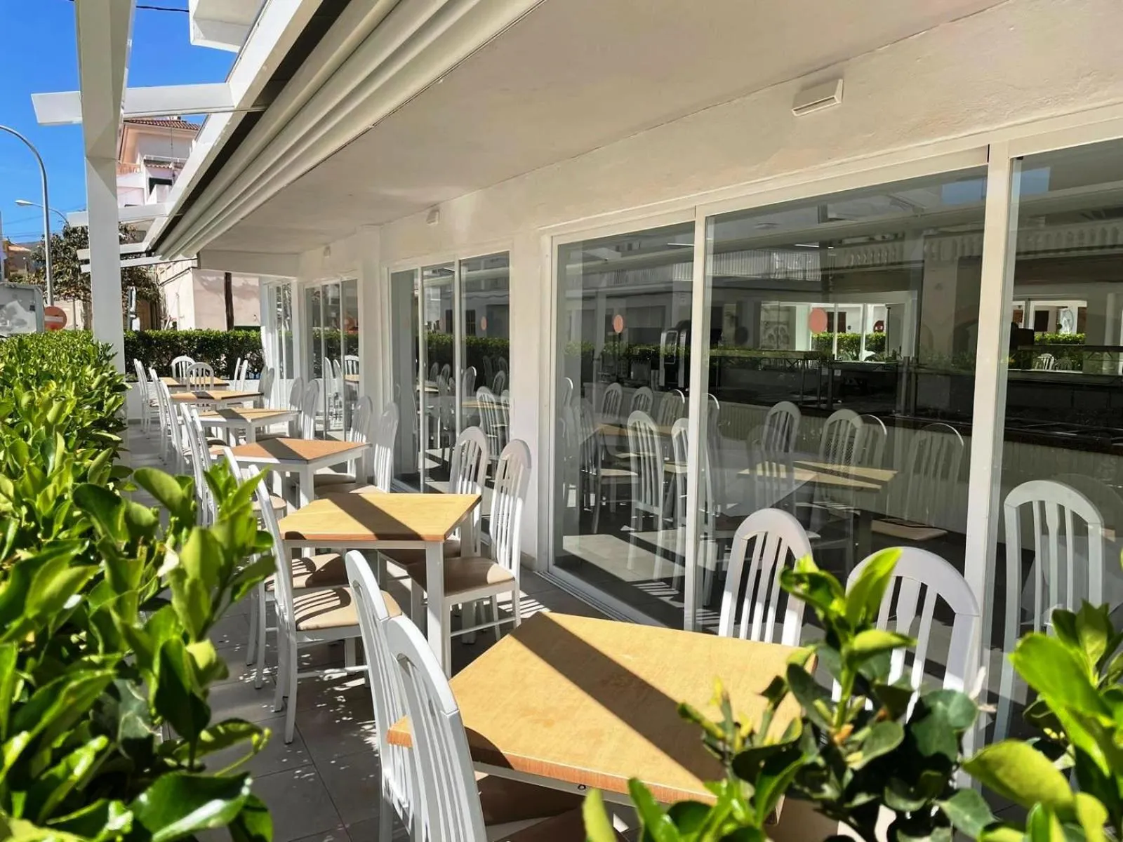 Restaurant/places to eat in Hotel Chevy & Suites