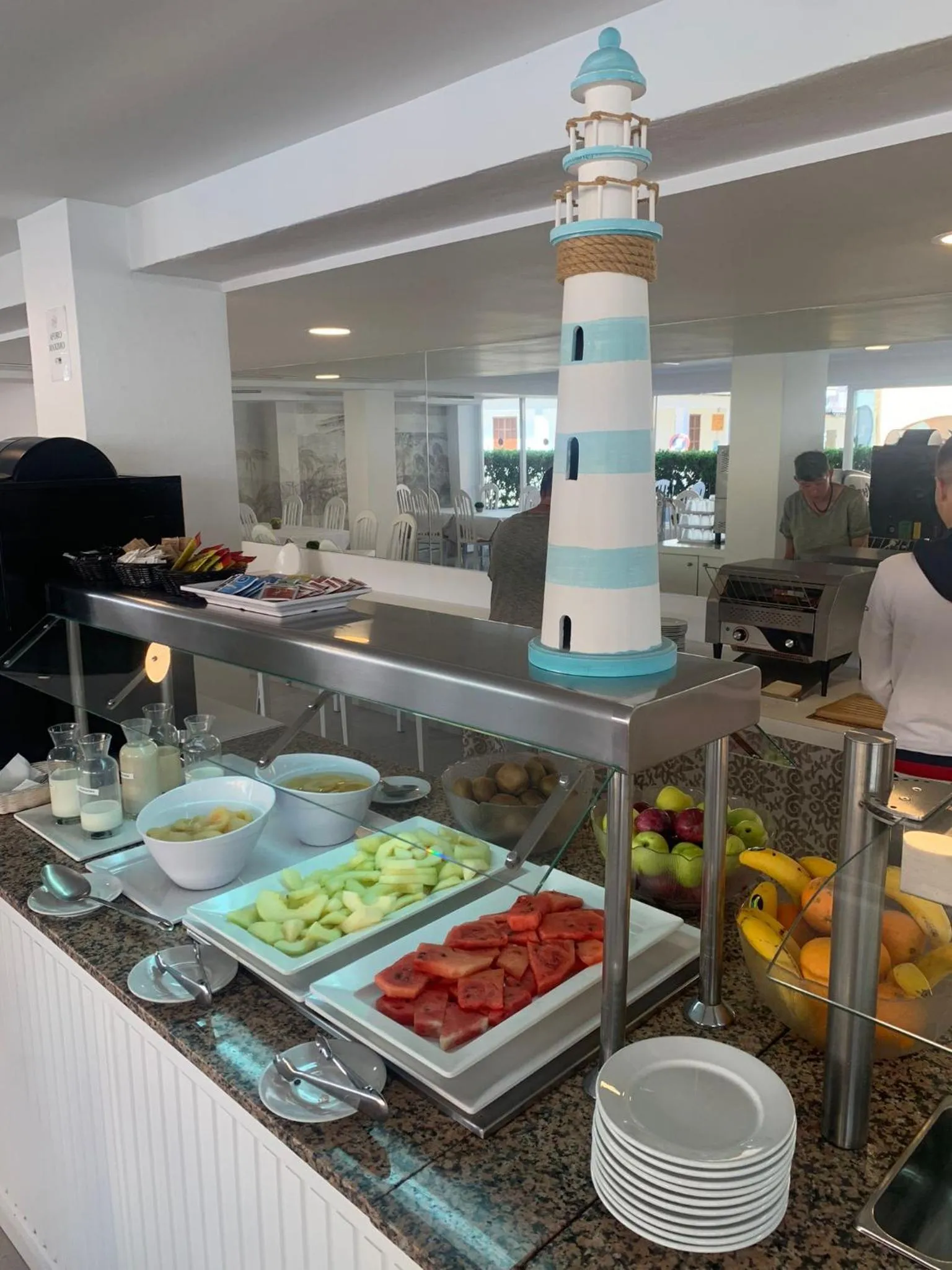 Restaurant/places to eat in Hotel Chevy & Suites