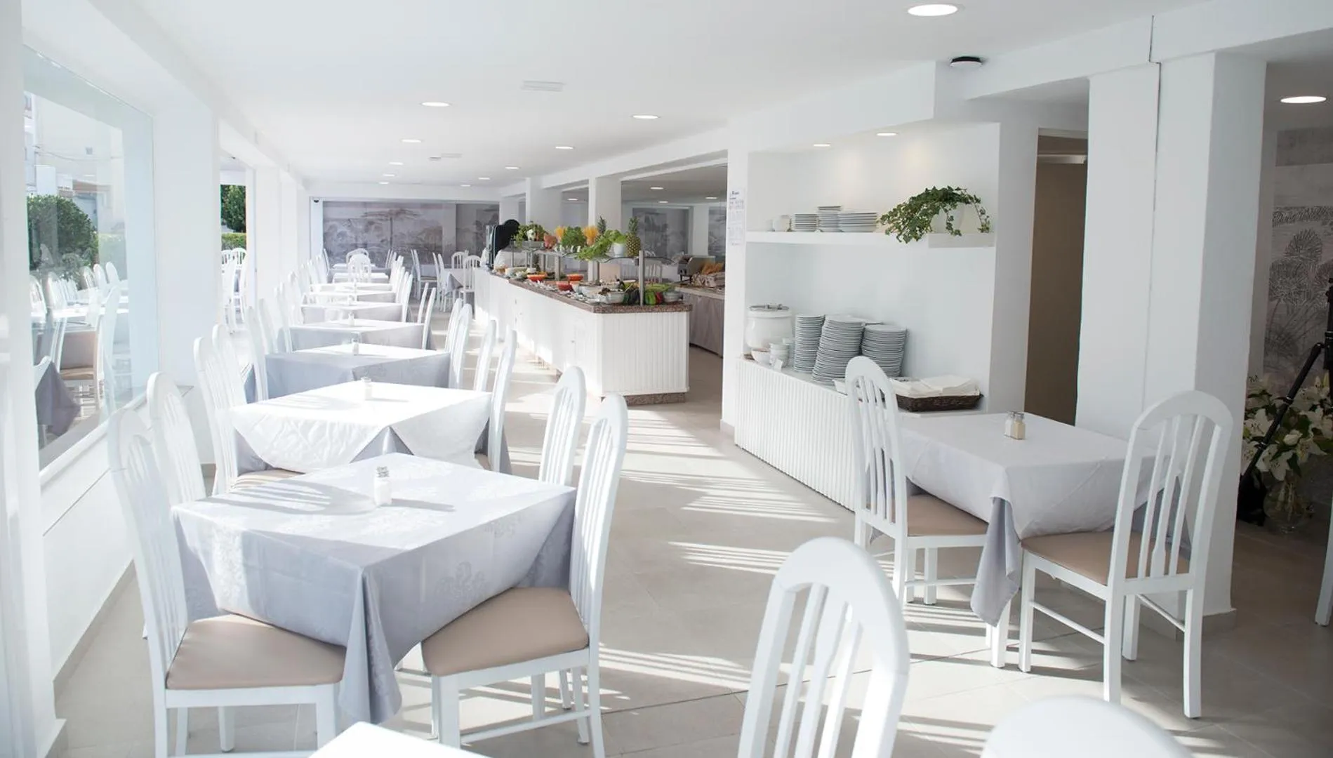 Restaurant/places to eat in Hotel Chevy & Suites