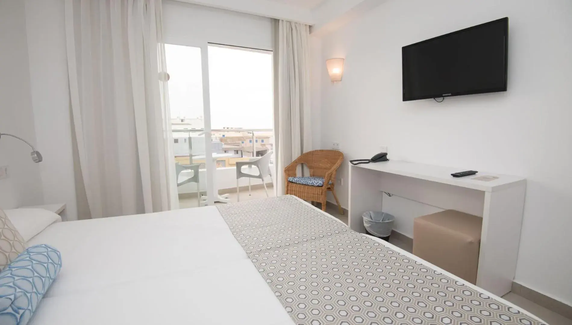 Double Room with Balcony in Hotel Chevy & Suites Double Room with Balcony in Hotel Chevy & Suites