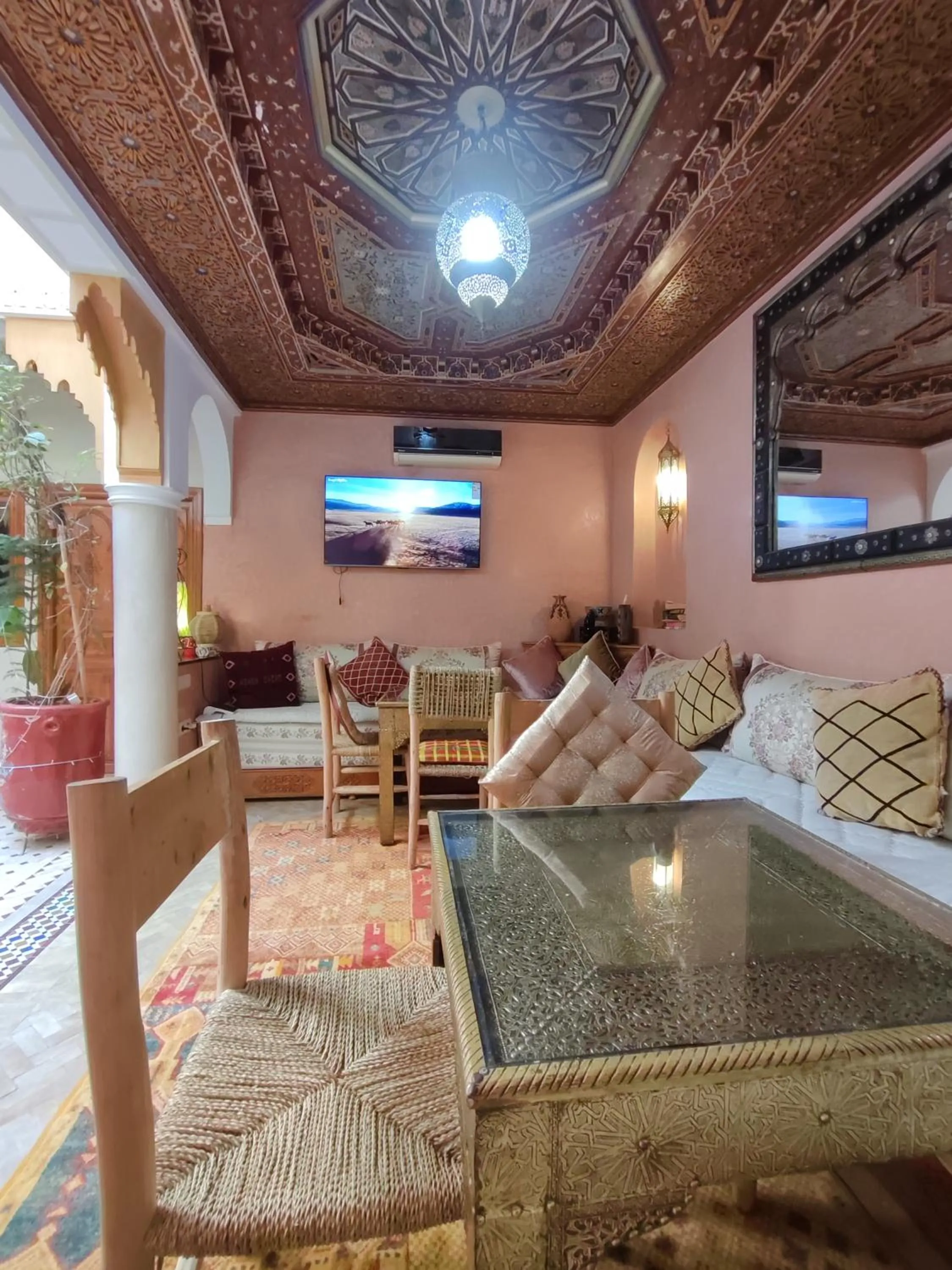 TV and multimedia in Riad Zahri