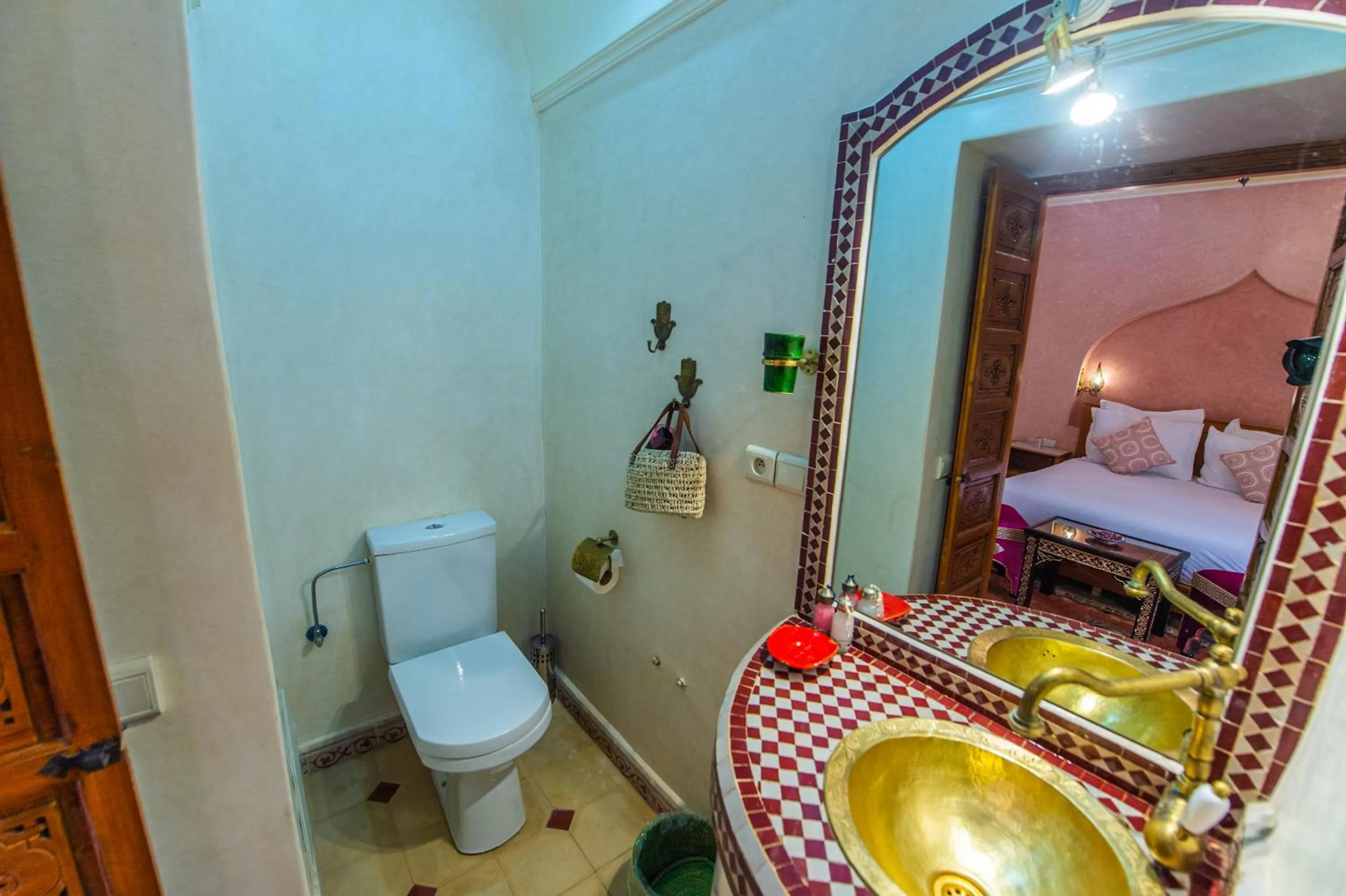 Shower, Bed in Riad Zahri