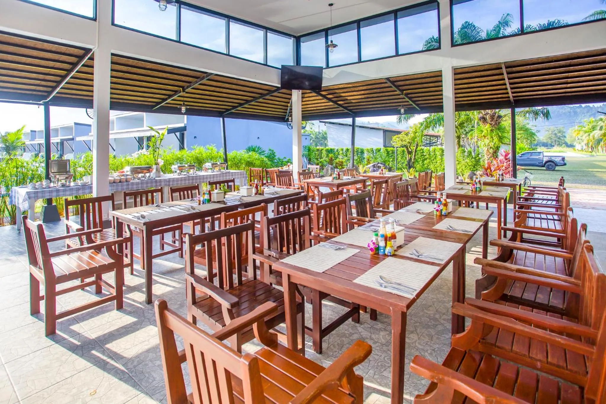Dining area in Khaolak Mountain View
