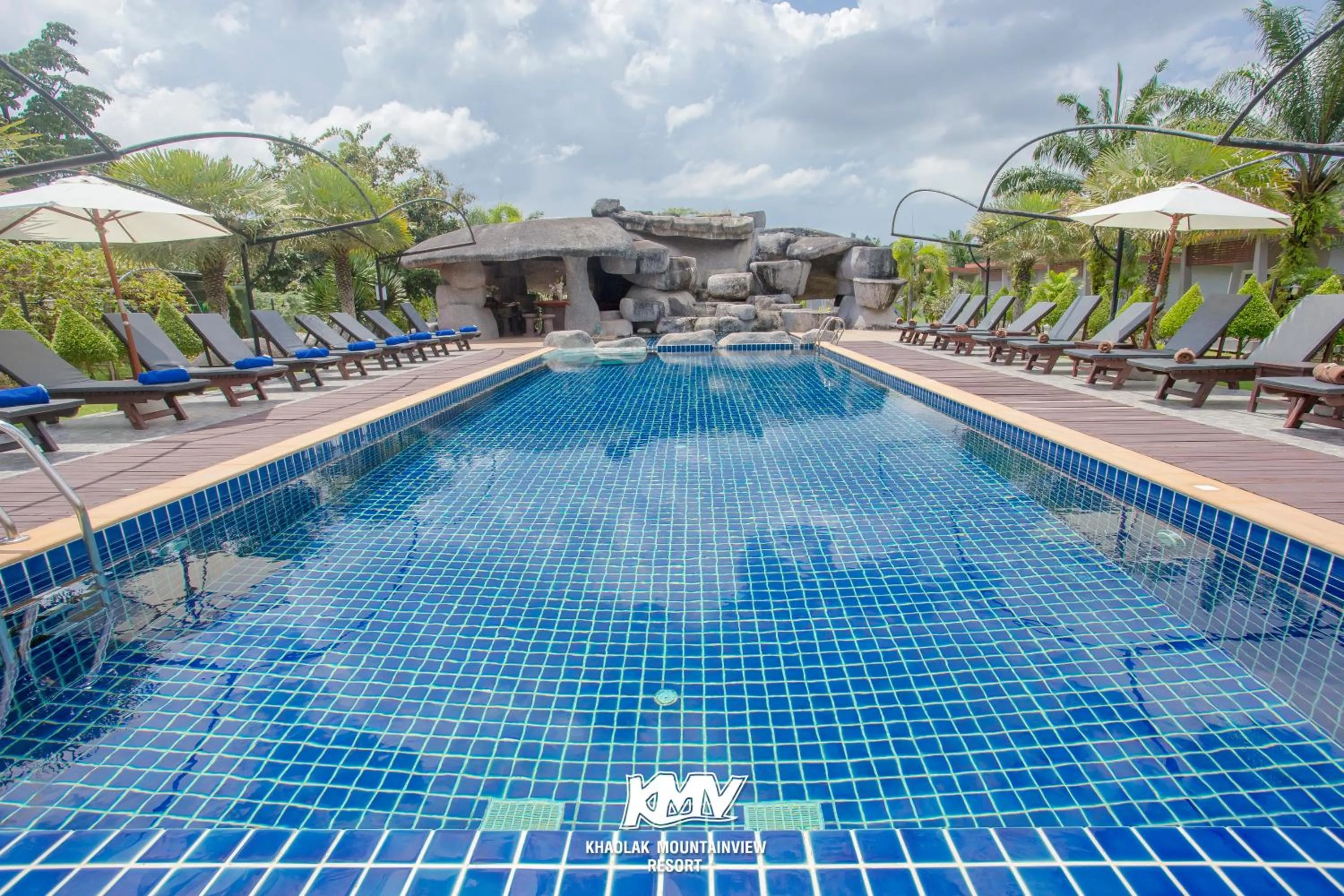 Swimming pool in Khaolak Mountain View
