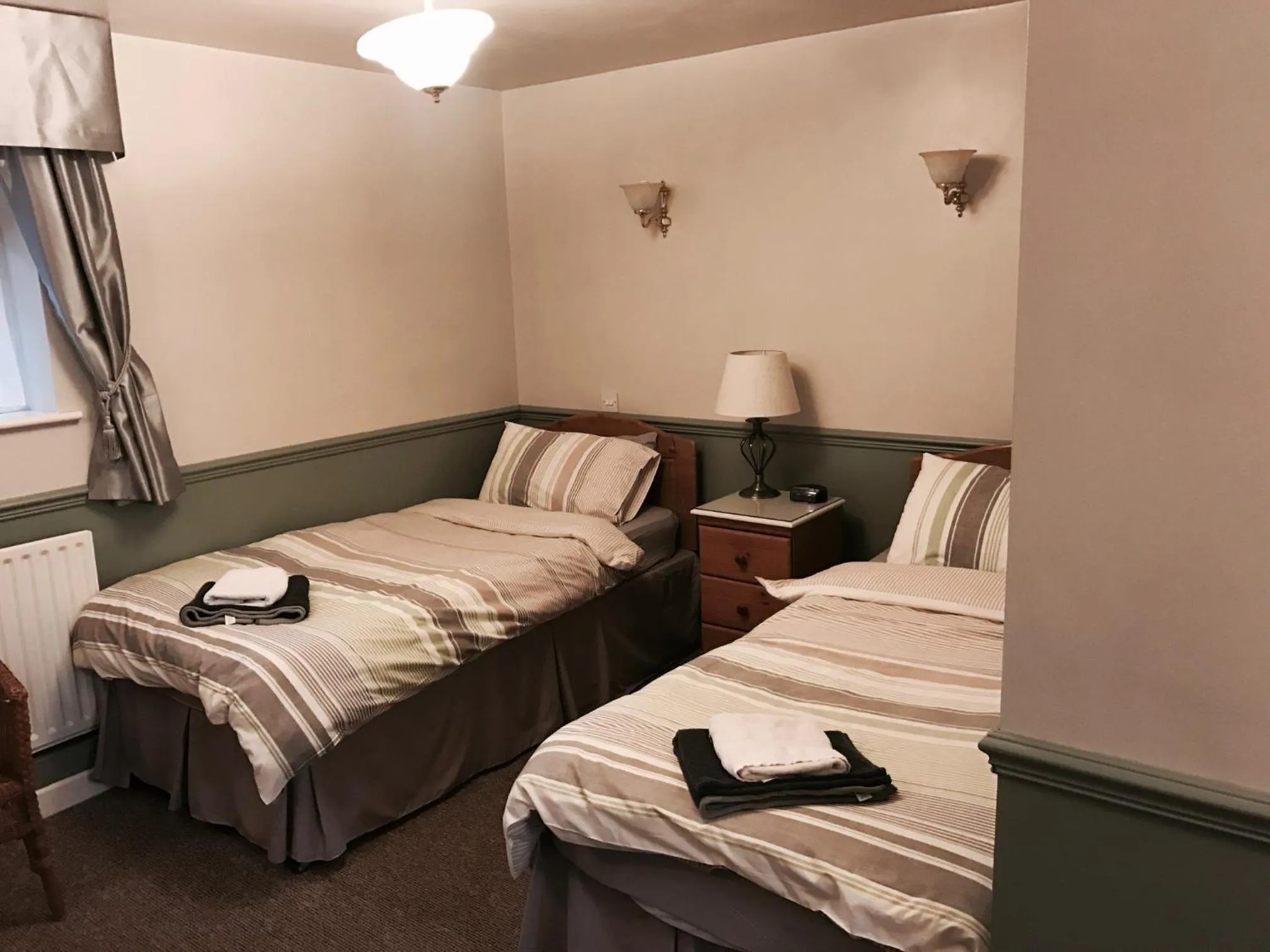 Budget Twin Room - single occupancy in The Red Lion Inn & Restaurant