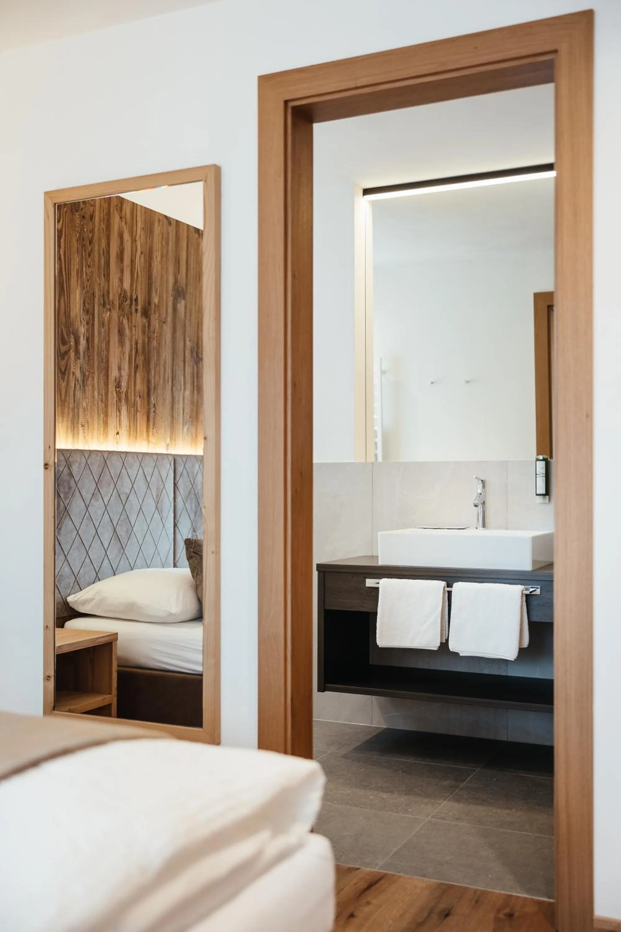 Photo of the whole room, Bed in Residence Villa Trieste