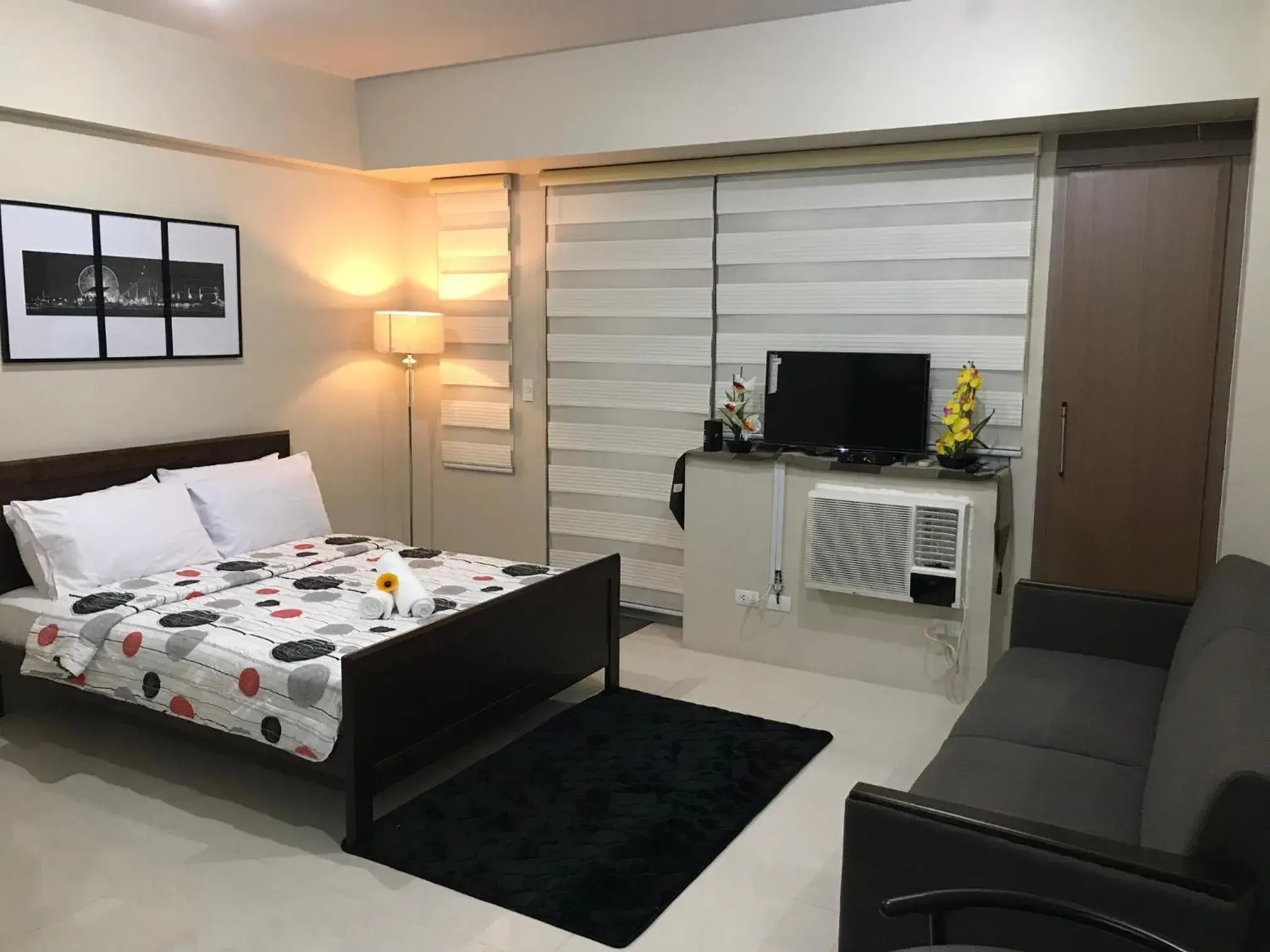 Apartment in One Palm Tree Apartments Apartment in One Palm Tree Apartments