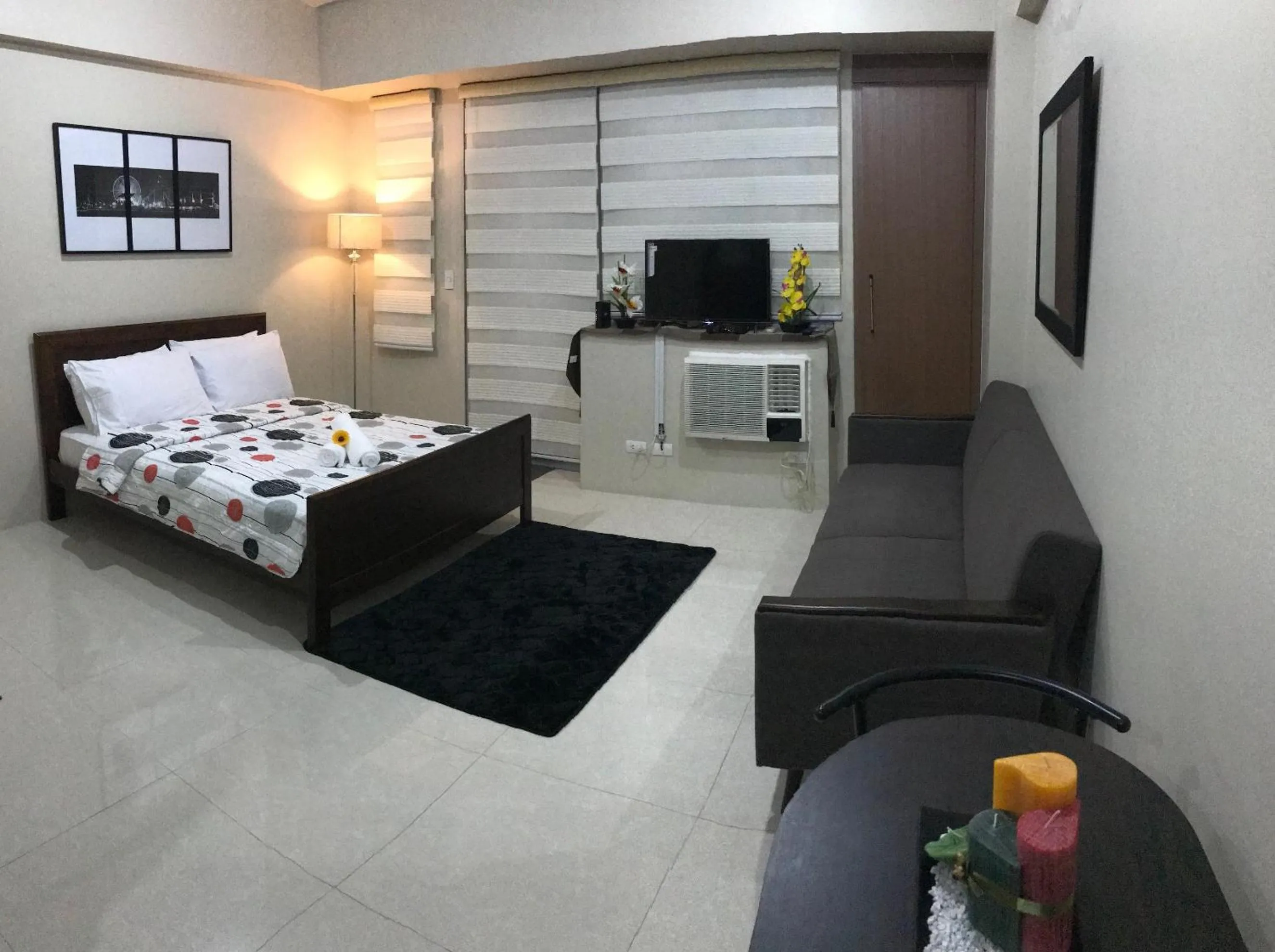 Bed in One Palm Tree Apartments