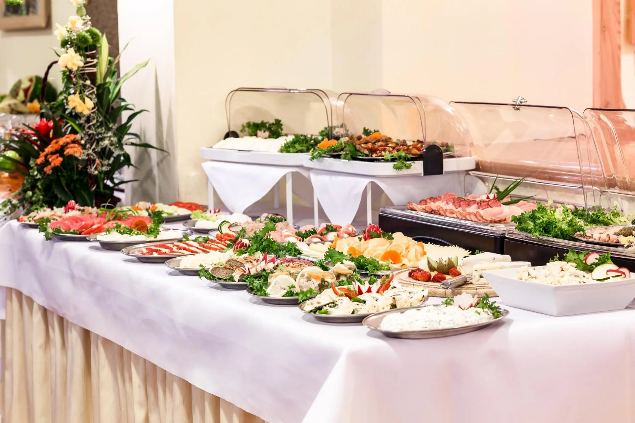 Buffet breakfast in Hotel Konradówka Wellness & SPA - 300 metrów do centrum