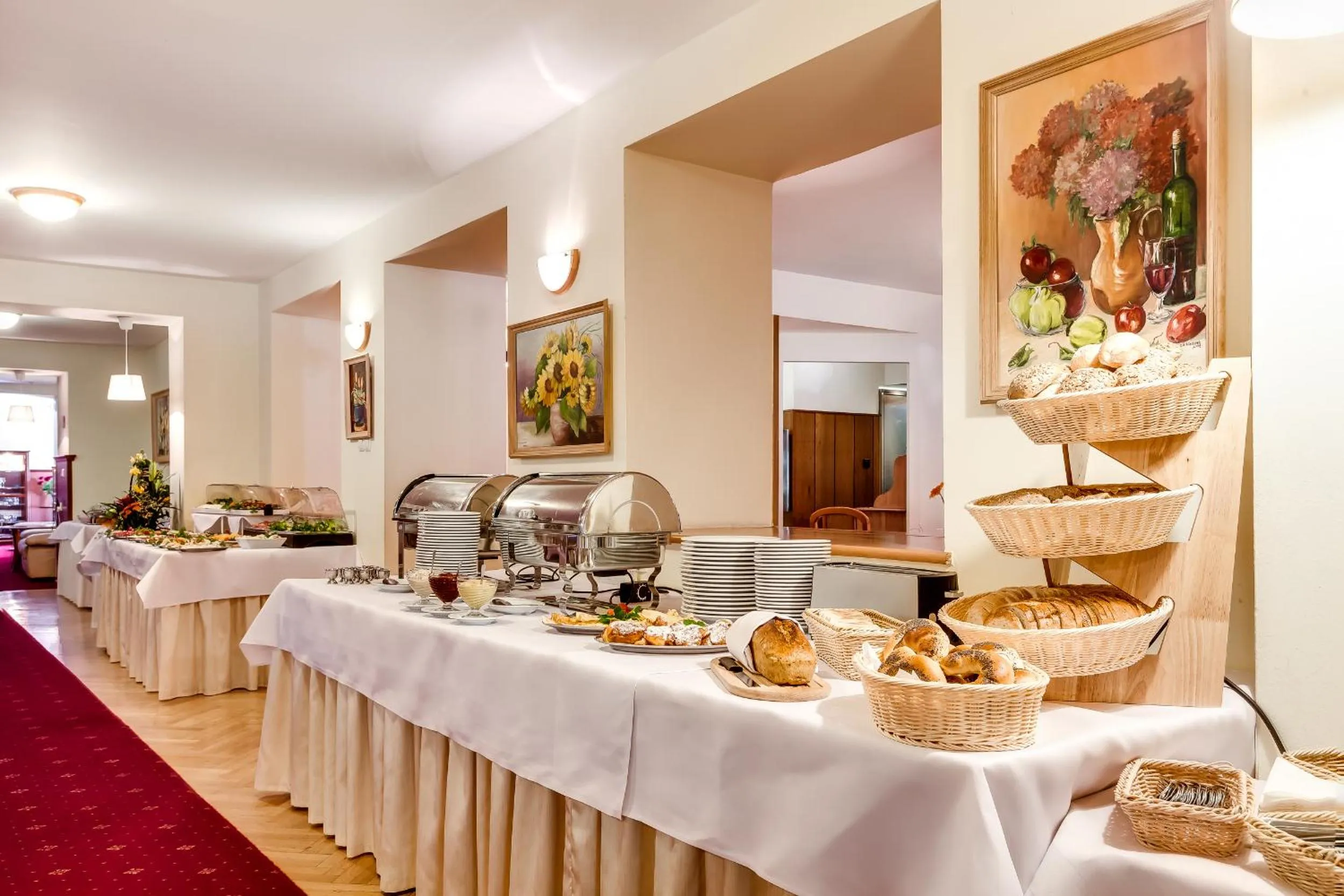 Buffet breakfast in Hotel Konradówka Wellness & SPA - 300 metrów do centrum