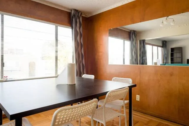 Dining area in Private Unit / Private Bathroom Near BART & SF