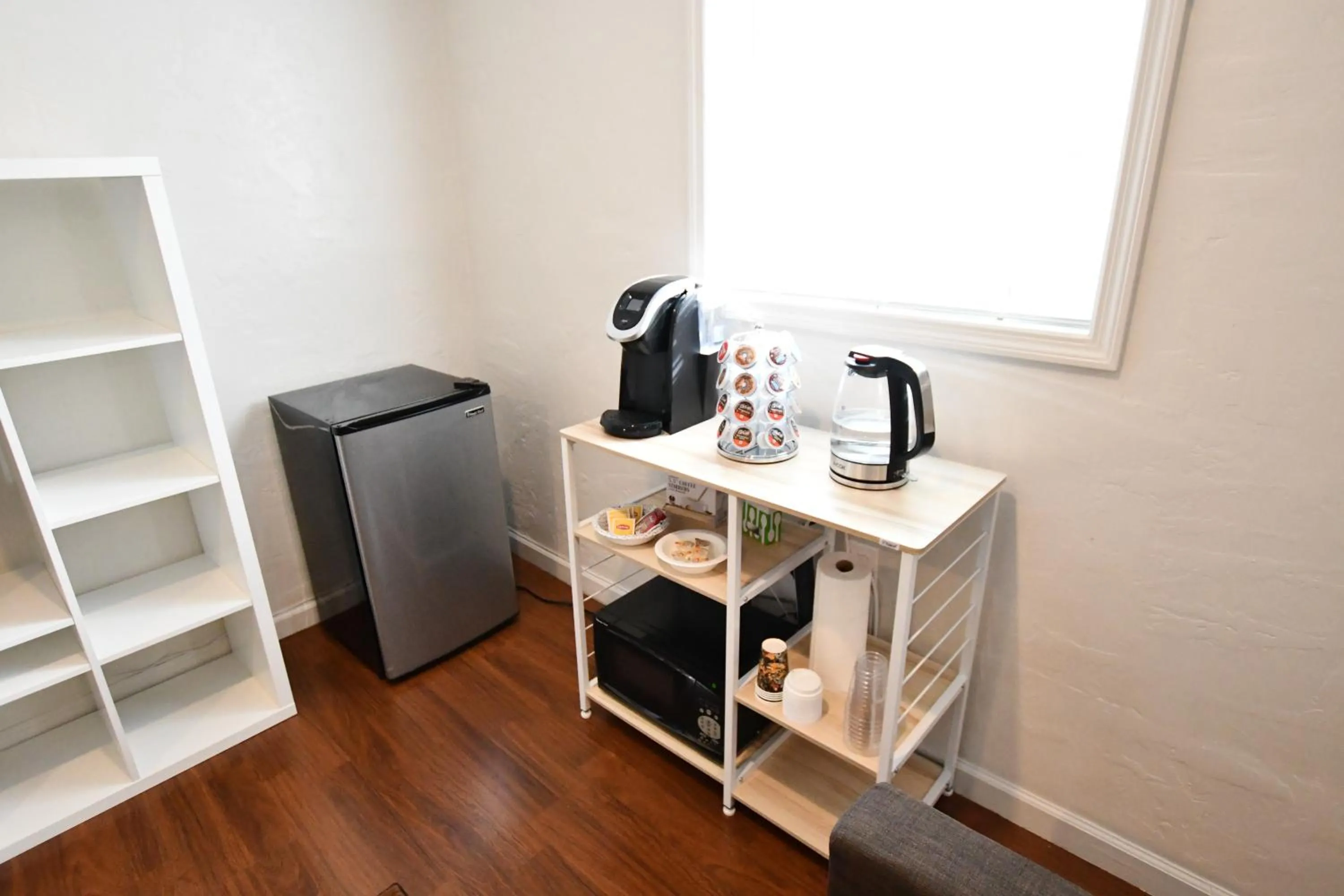 Coffee/tea facilities in Private Unit / Private Bathroom Near BART & SF
