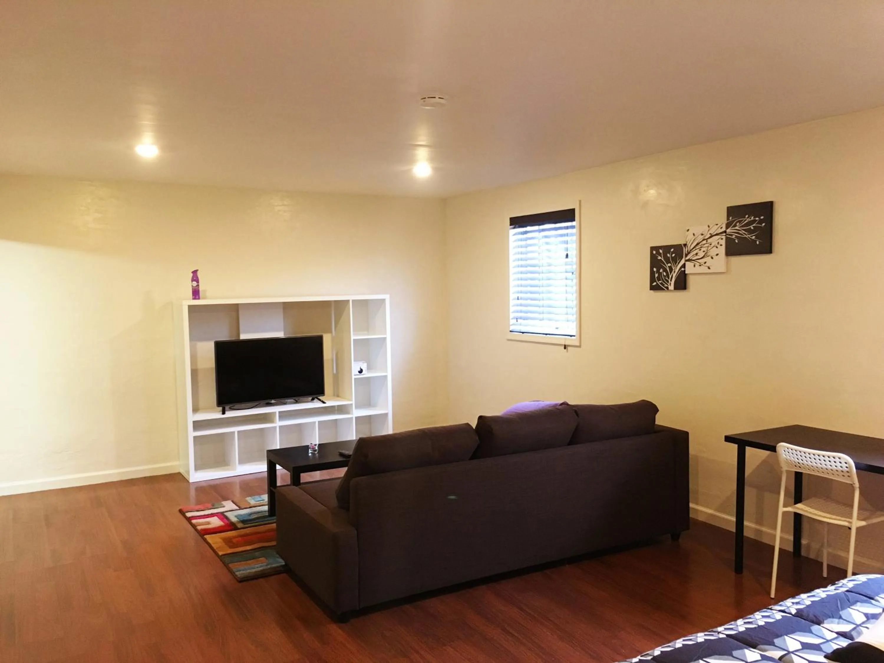 Seating area in Private Unit / Private Bathroom Near BART & SF
