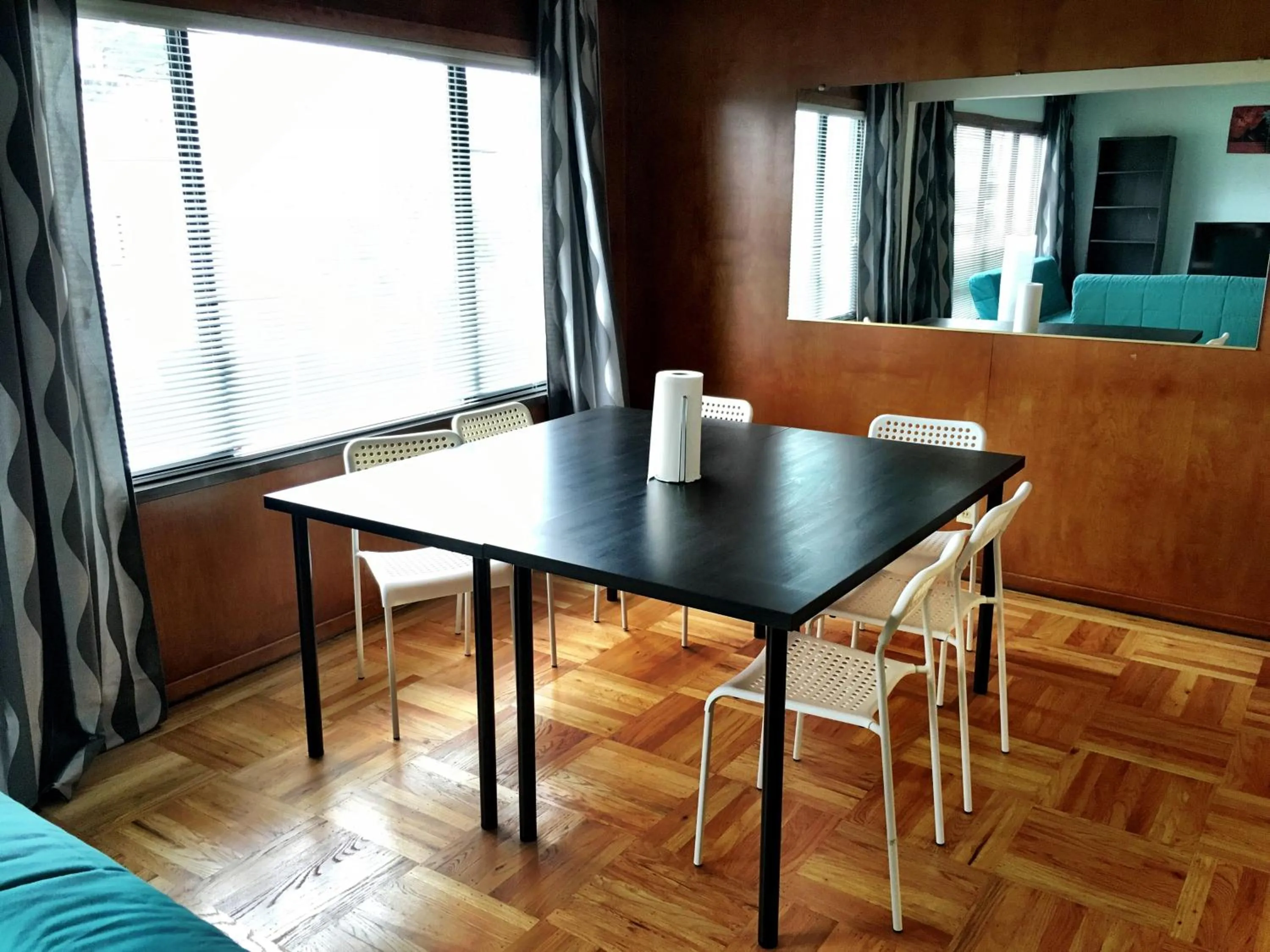 Dining area in Private Unit / Private Bathroom Near BART & SF