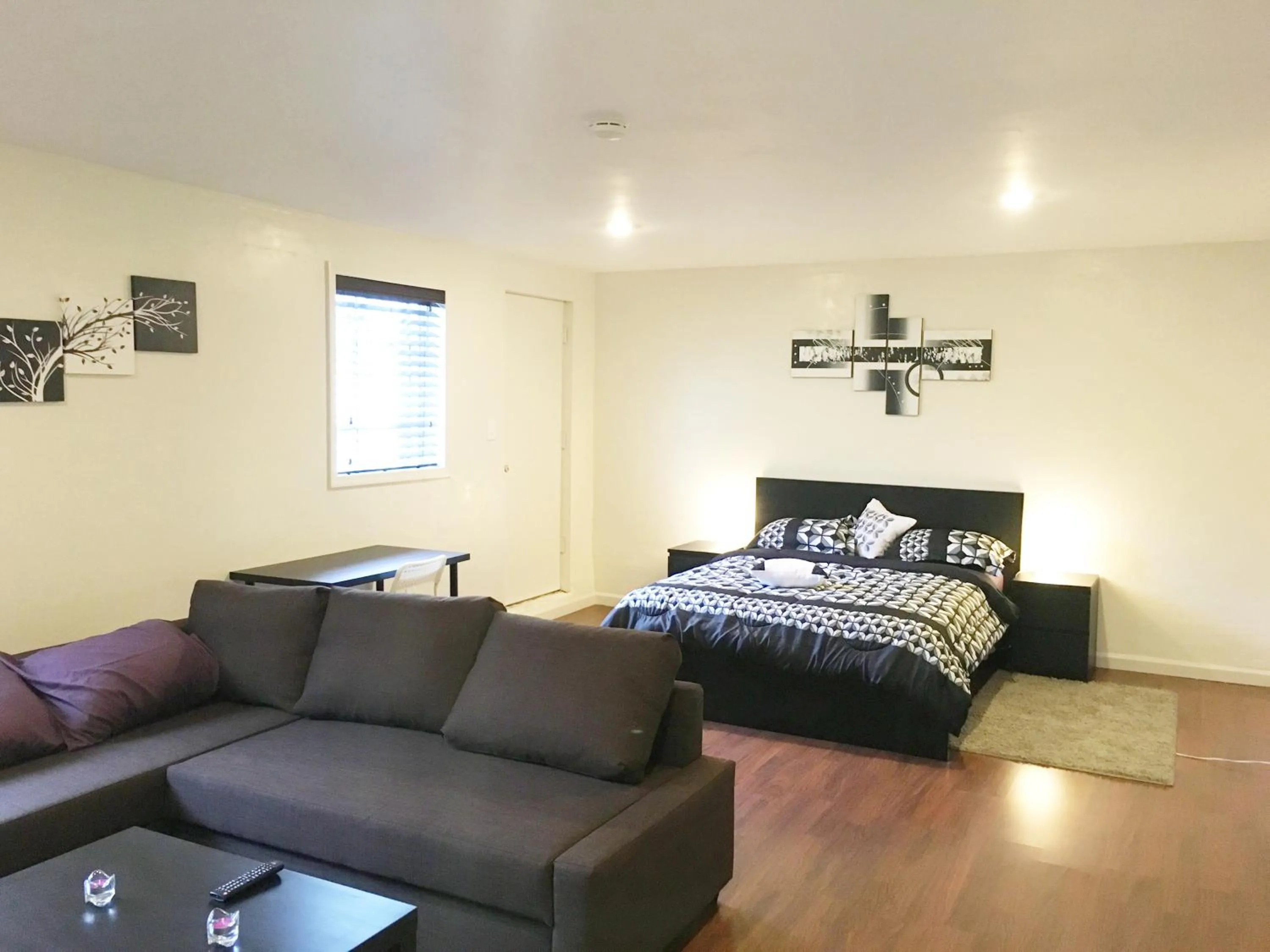 Seating area, Bed in Private Unit / Private Bathroom Near BART & SF