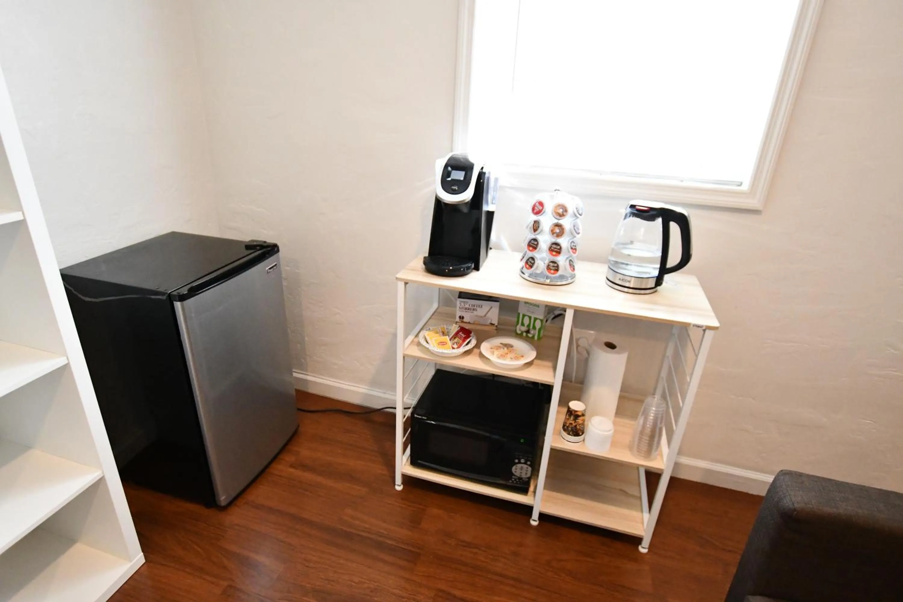 Coffee/tea facilities in Private Unit / Private Bathroom Near BART & SF