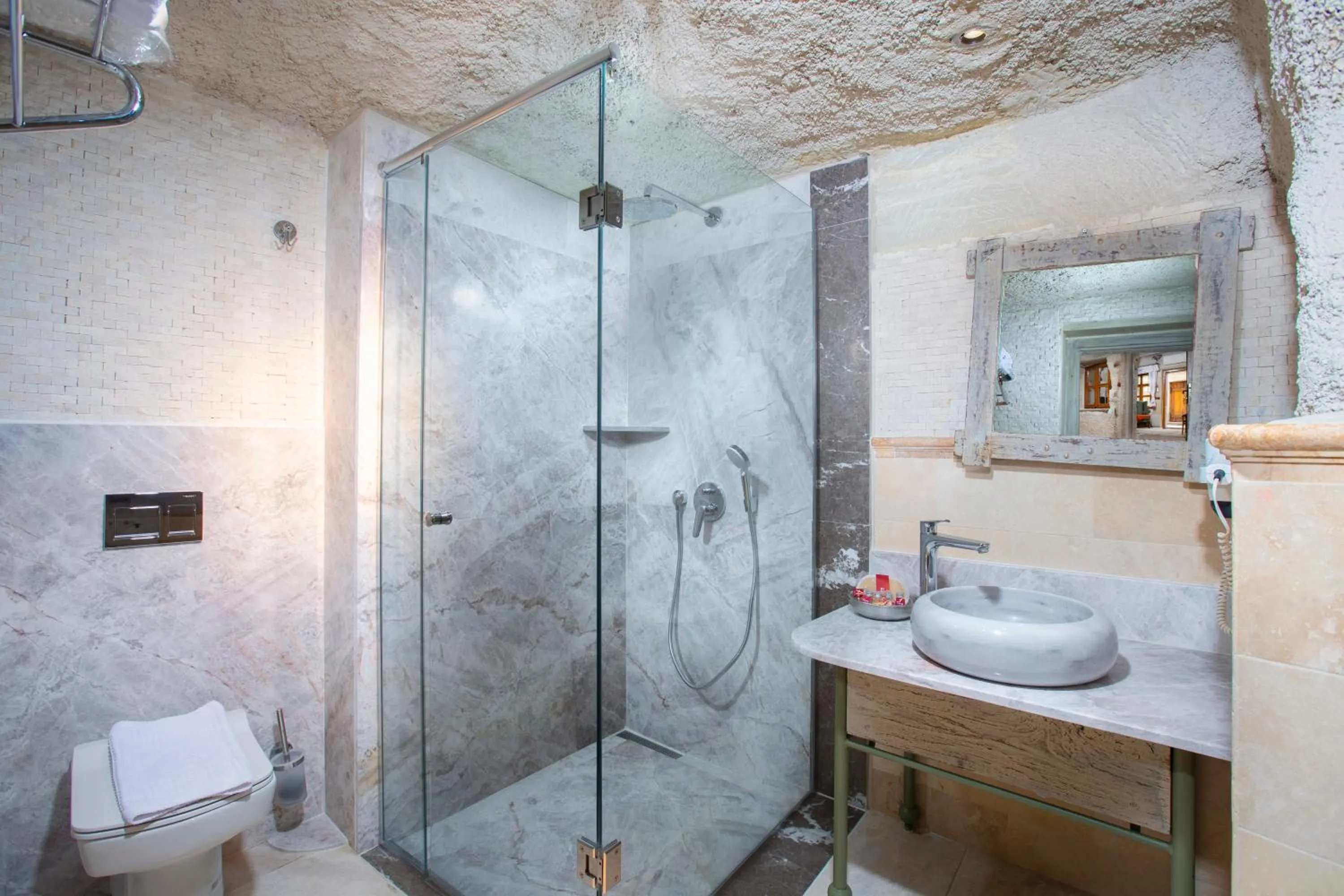 Shower in Terra Cave