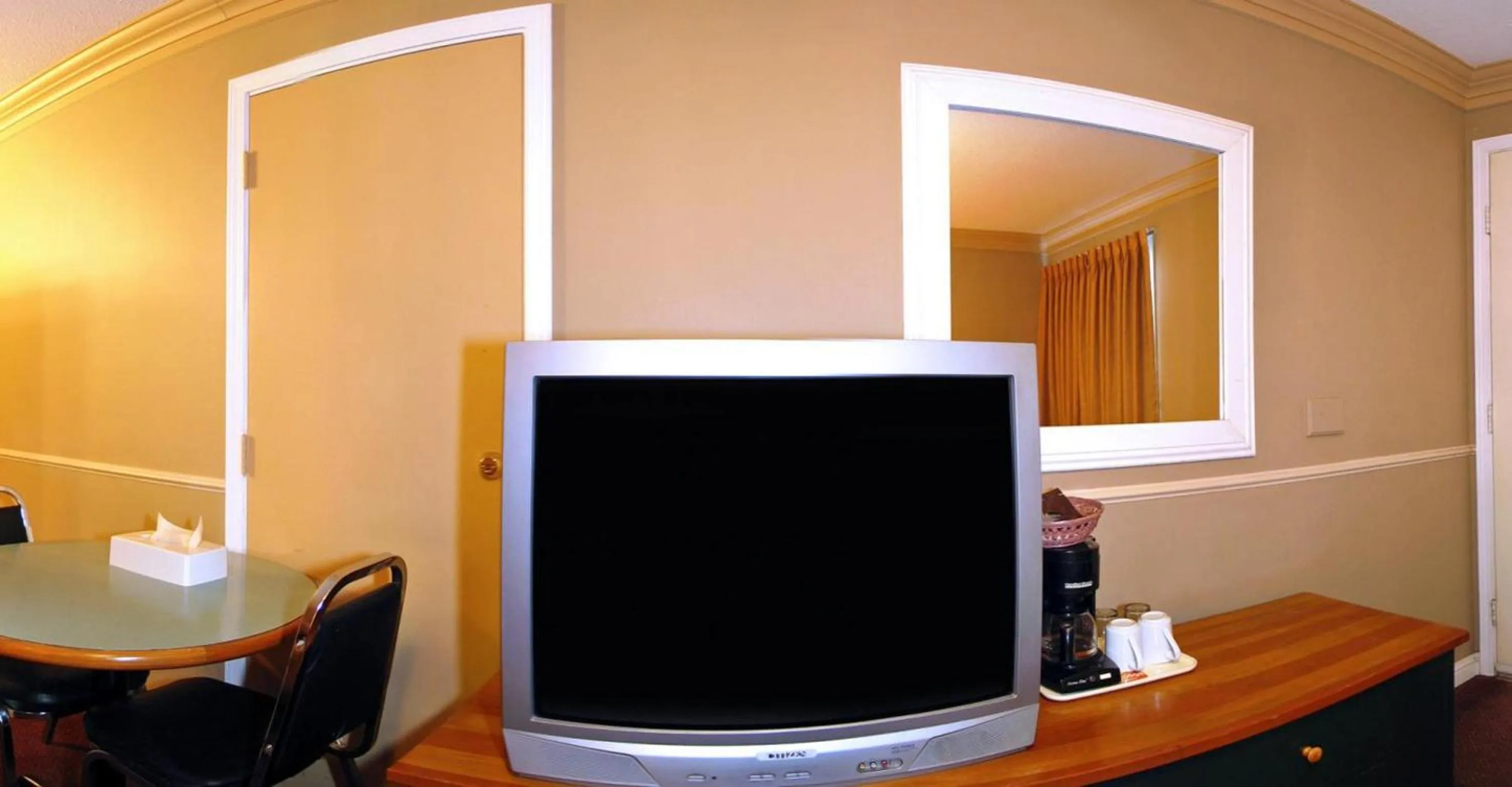 TV and multimedia in Travelodge by Wyndham Merritt