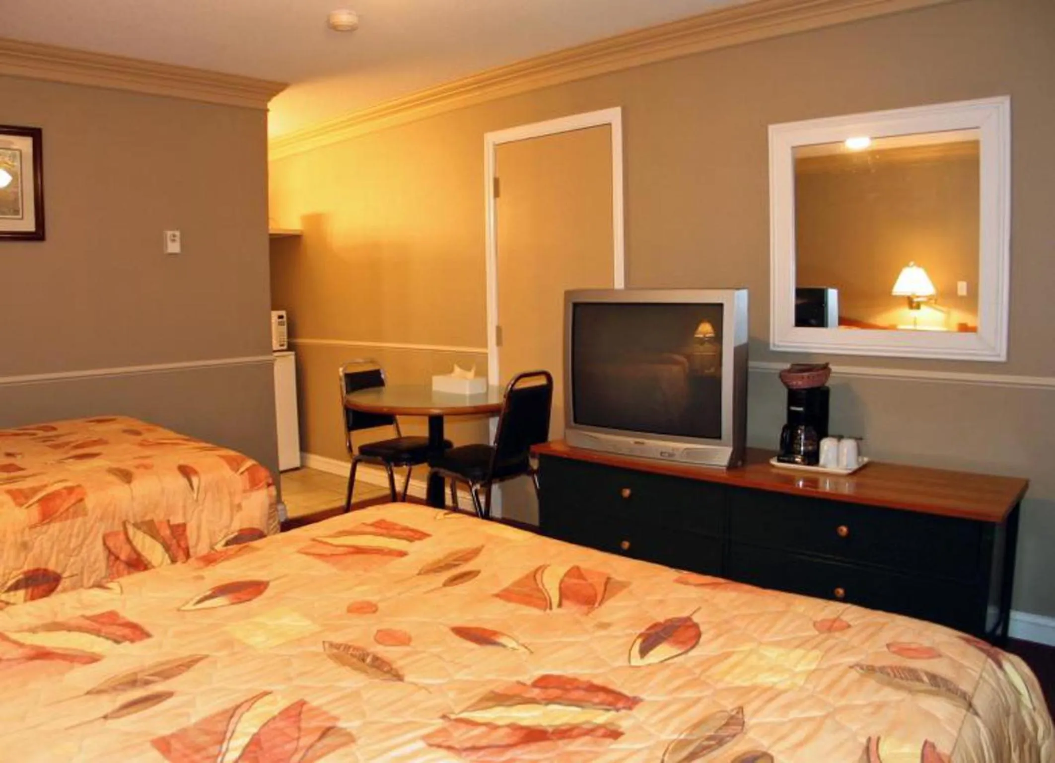 Bedroom, Bed in Travelodge by Wyndham Merritt