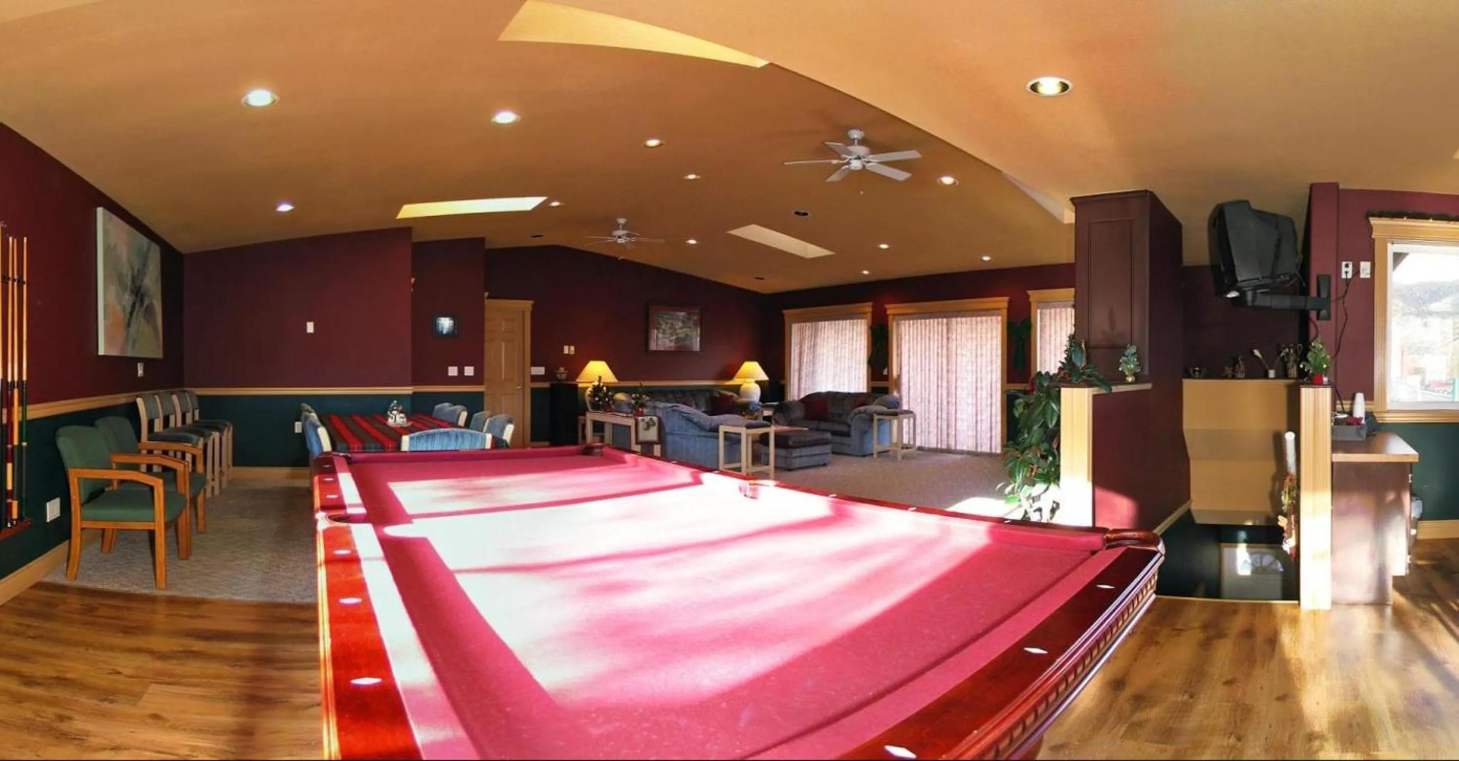 Restaurant/places to eat in Travelodge by Wyndham Merritt