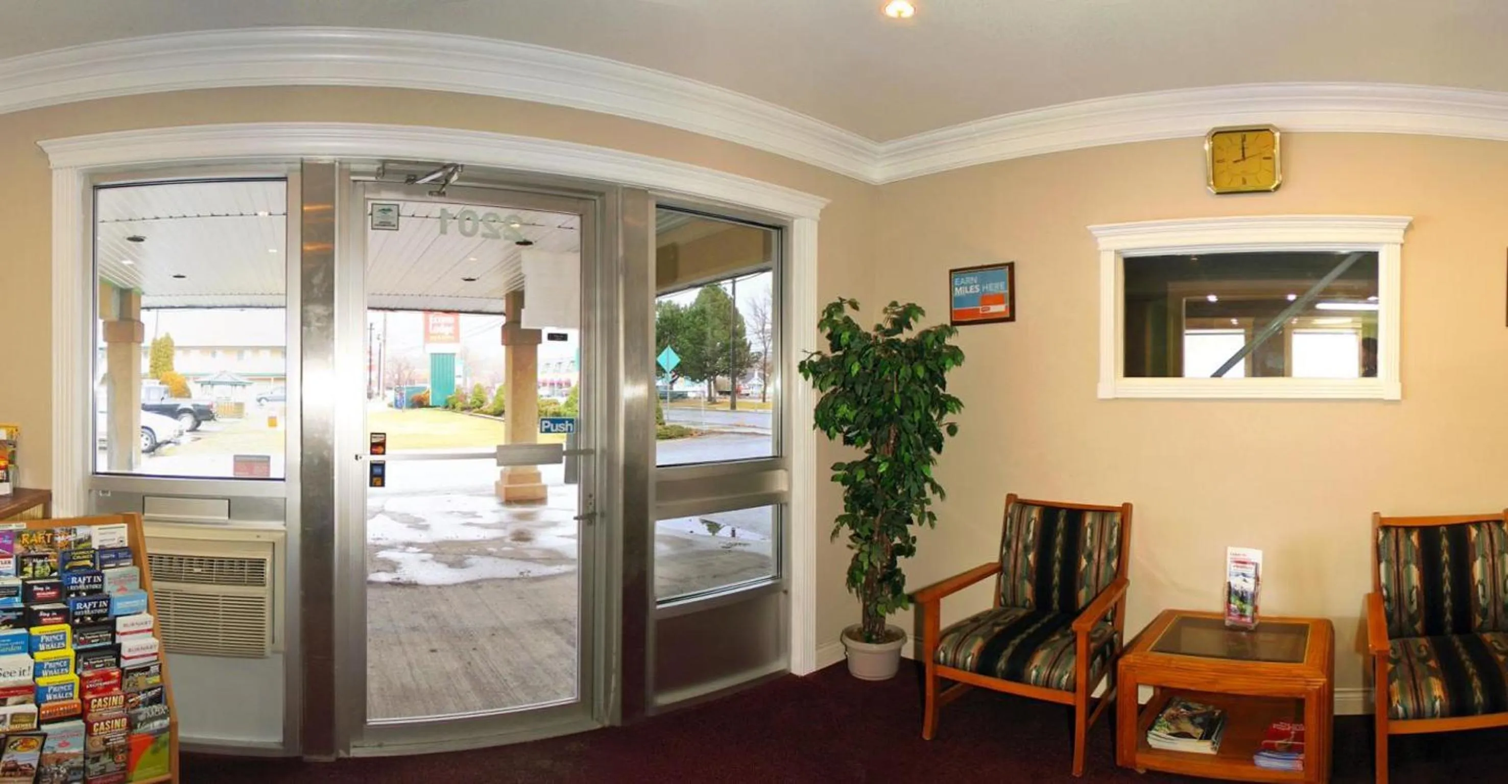 Lobby or reception in Travelodge by Wyndham Merritt