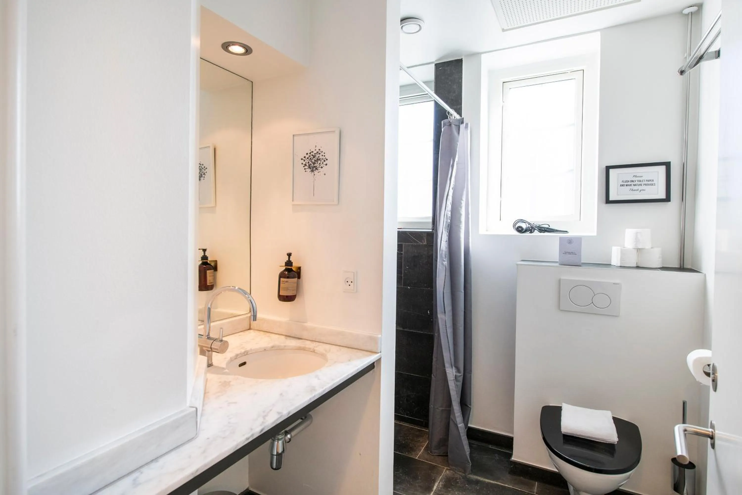 Bathroom in Kings Garden 1 by Daniel&jacob's