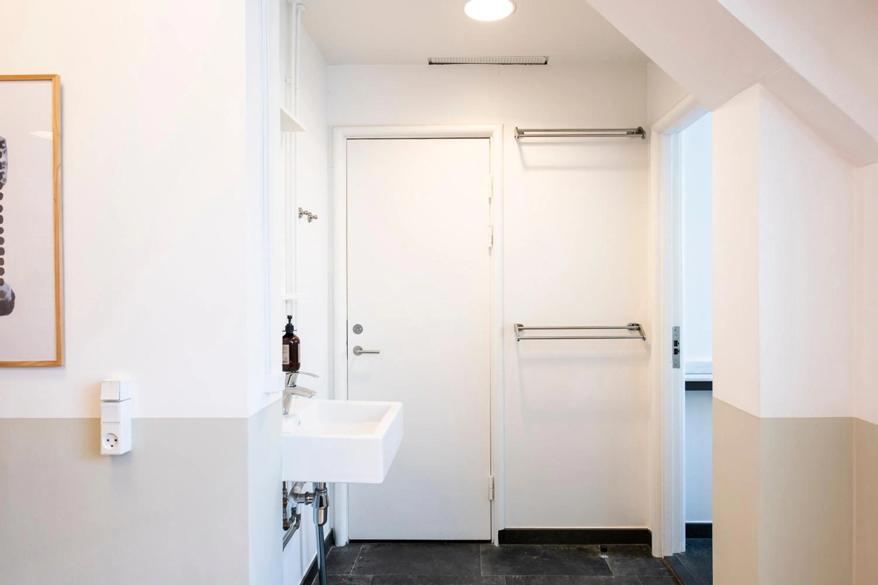 Bathroom in Kings Garden 1 by Daniel&jacob's