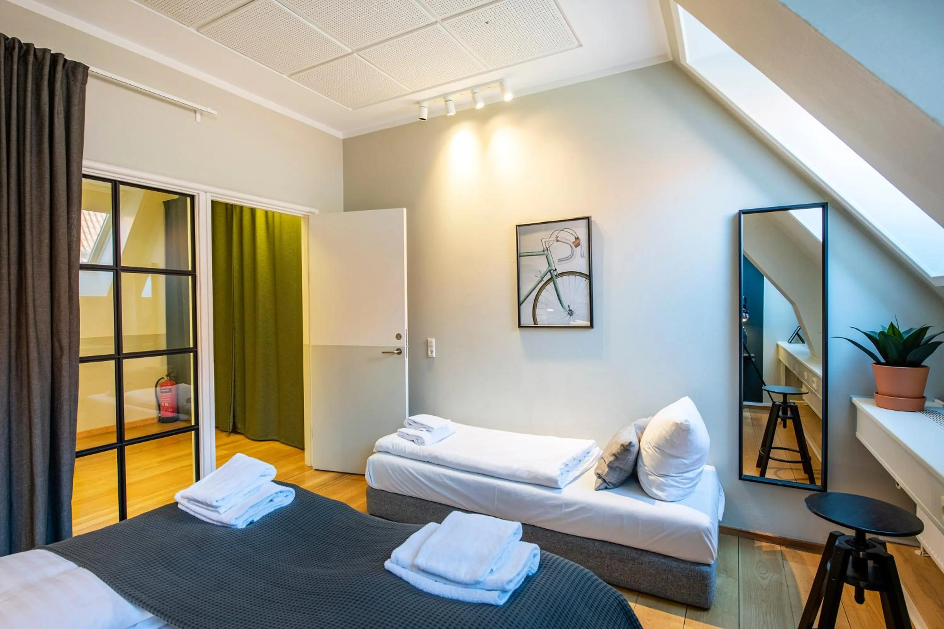 Bed in Kings Garden 1 by Daniel&jacob's