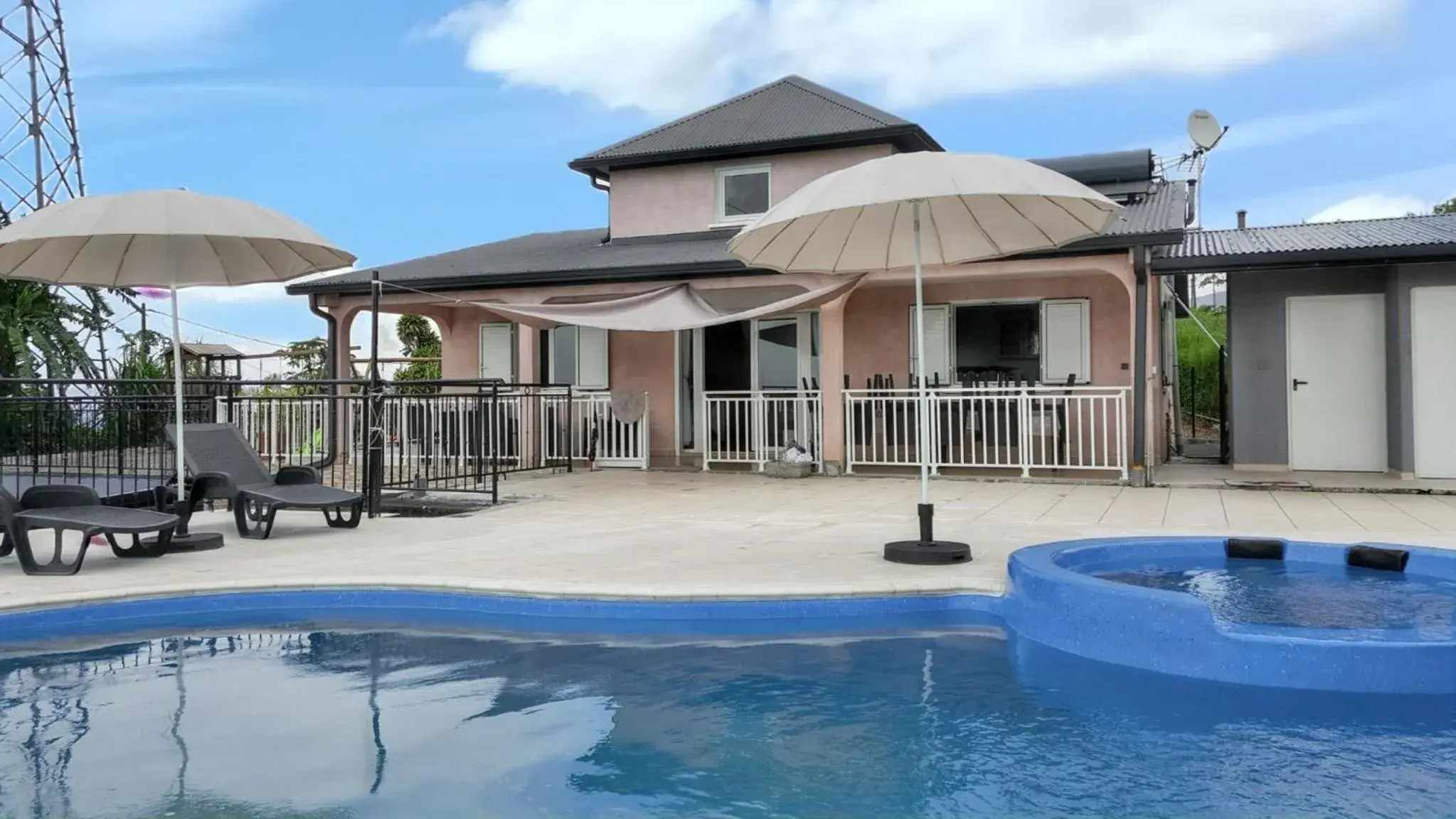 Villa enchanteresse à Saint-Benoît avec piscine privée Villa enchanteresse à Saint-Benoît avec piscine privée
