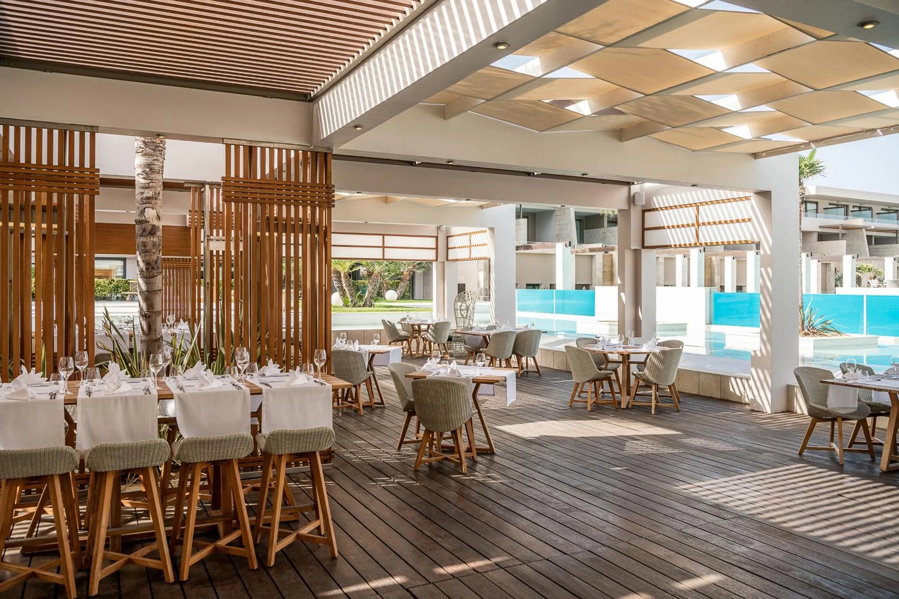 Restaurant/places to eat in Avra Imperial Hotel