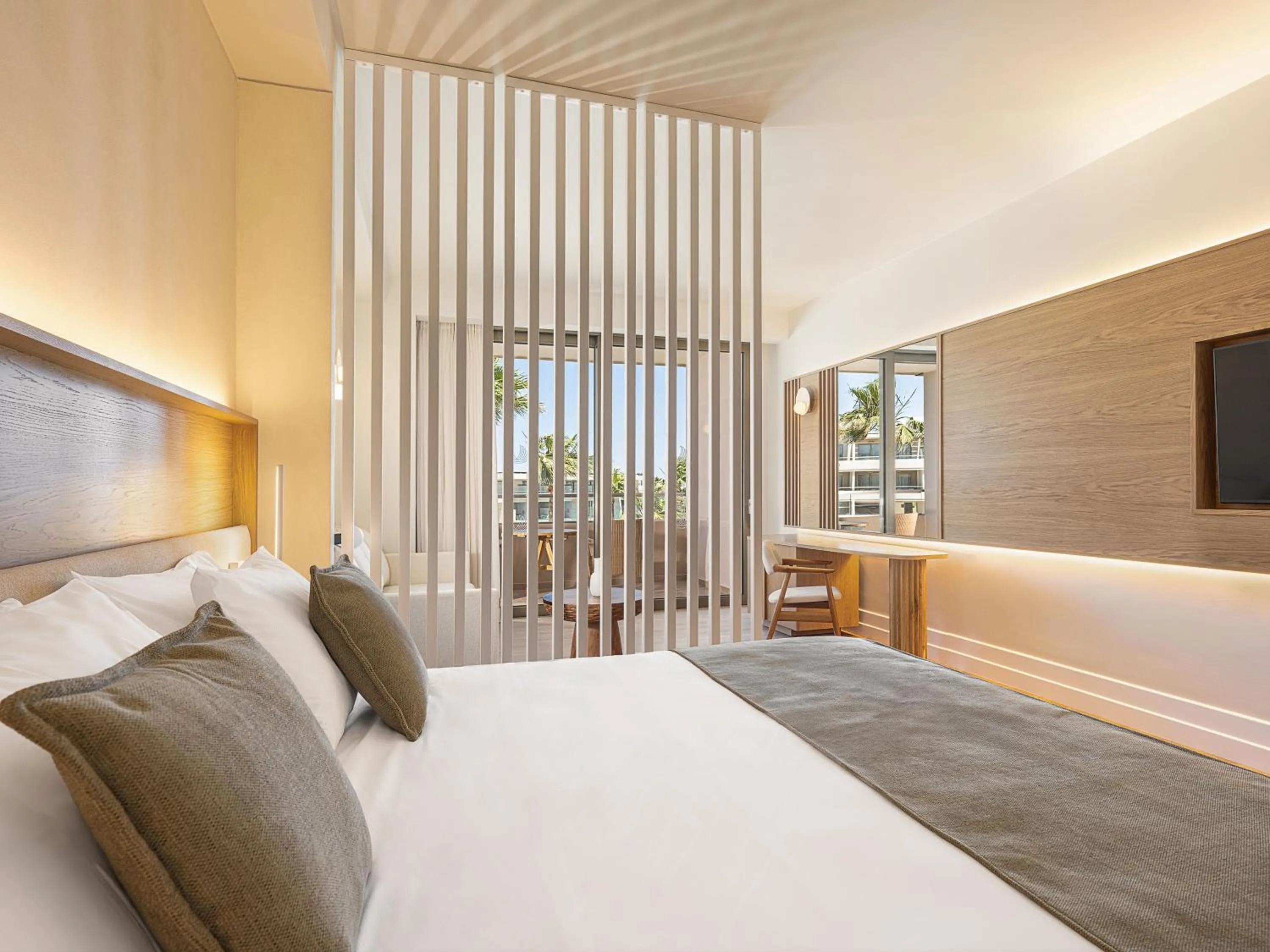 Bedroom, Bed in Avra Imperial Hotel