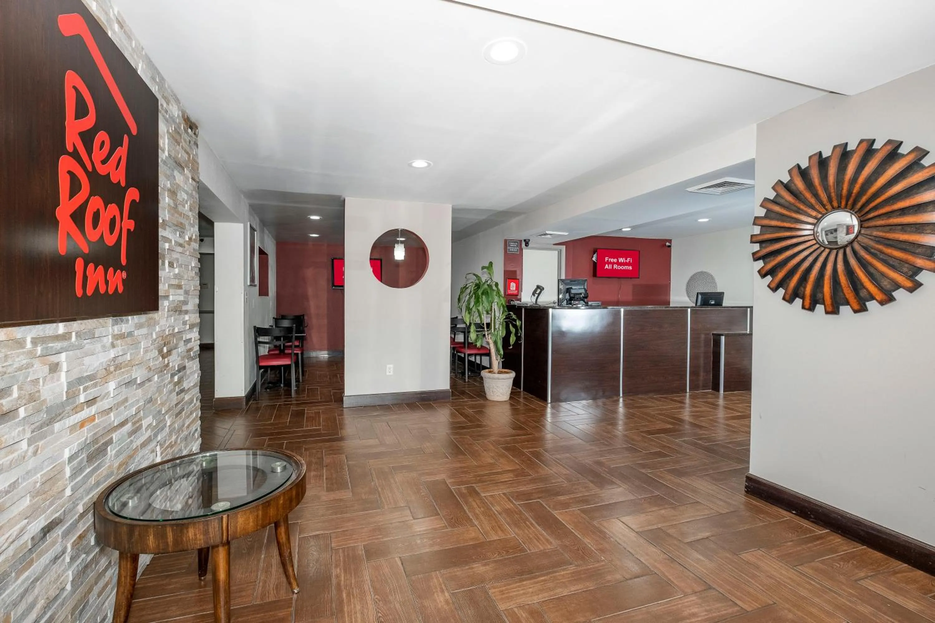 Lobby or reception in Red Roof Inn Raleigh North-Crabtree Mall-Lenovo Center