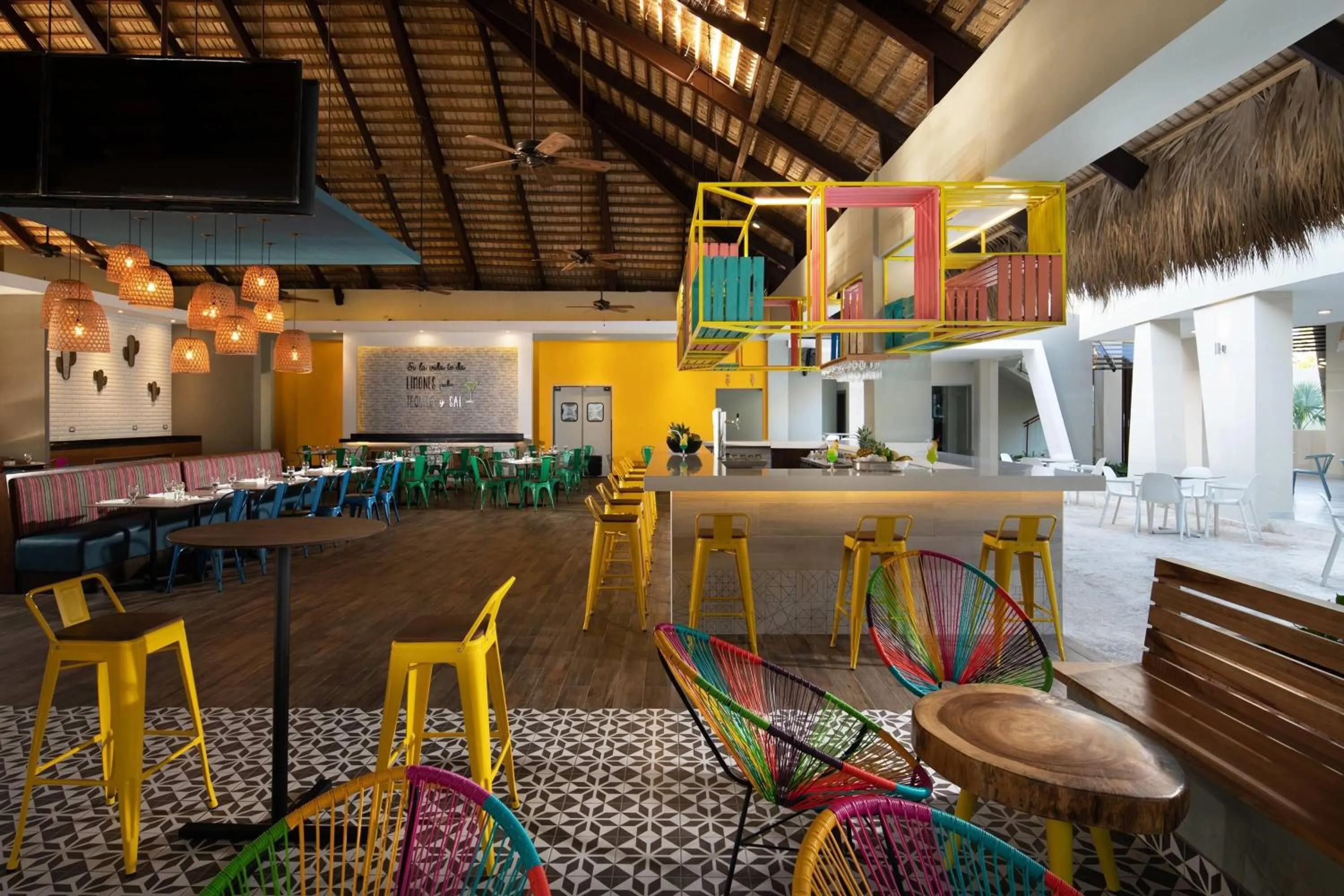 Lounge or bar in Casa Marina Sosua, Trademark by Wyndham All Inclusive